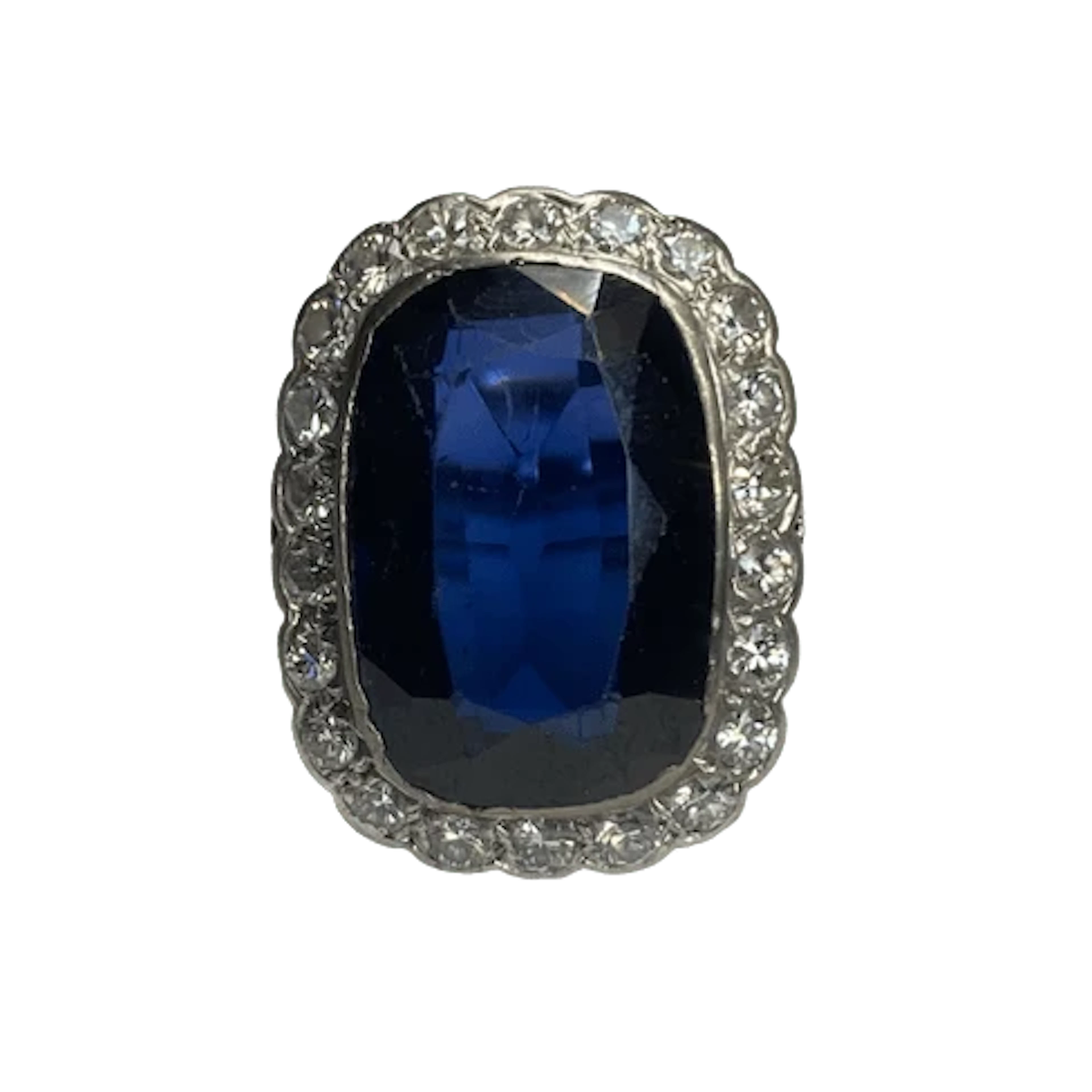 Entourage Ring in white gold, sapphire, and diamonds