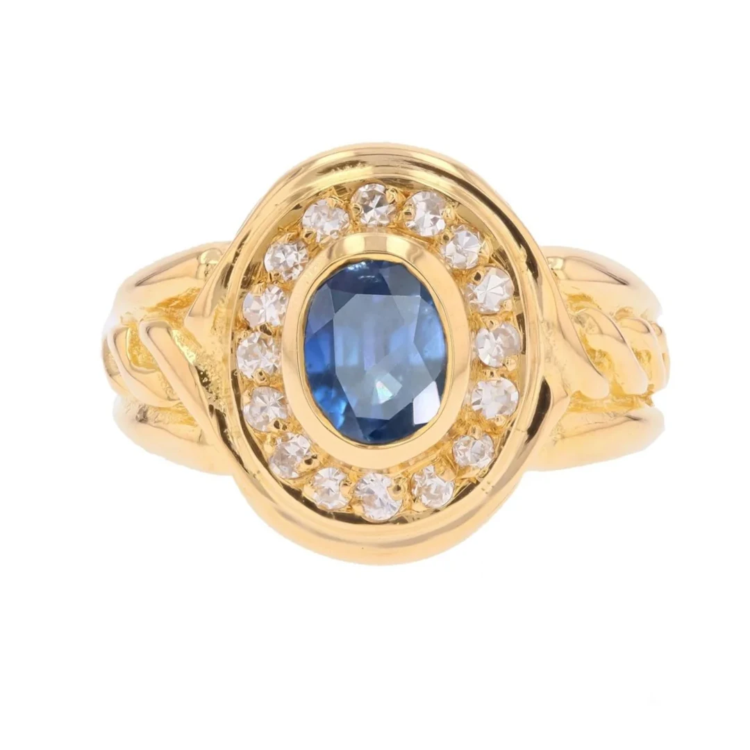 Entourage Ring in yellow gold, sapphire, and diamonds