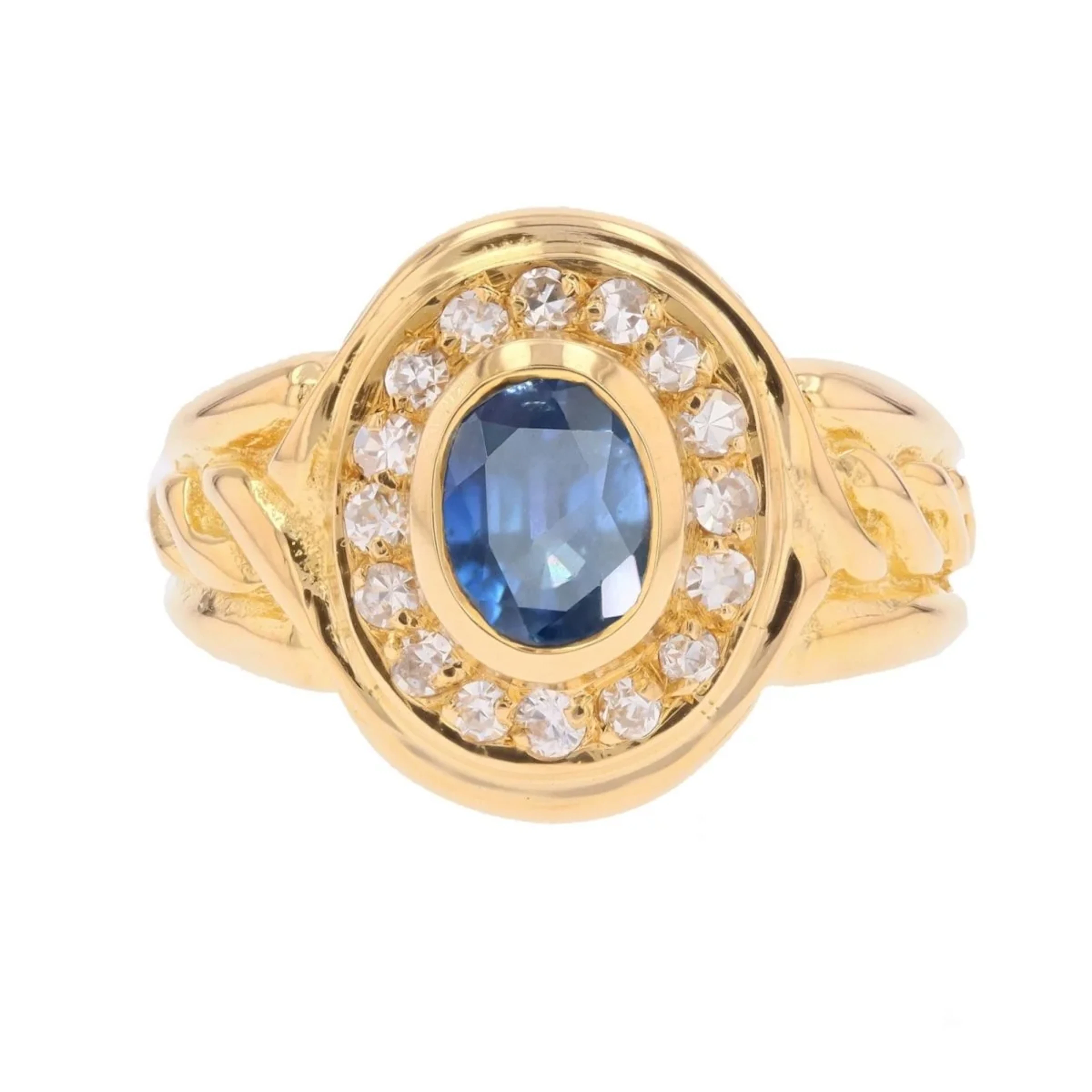 Entourage Ring in yellow gold, sapphire, and diamonds