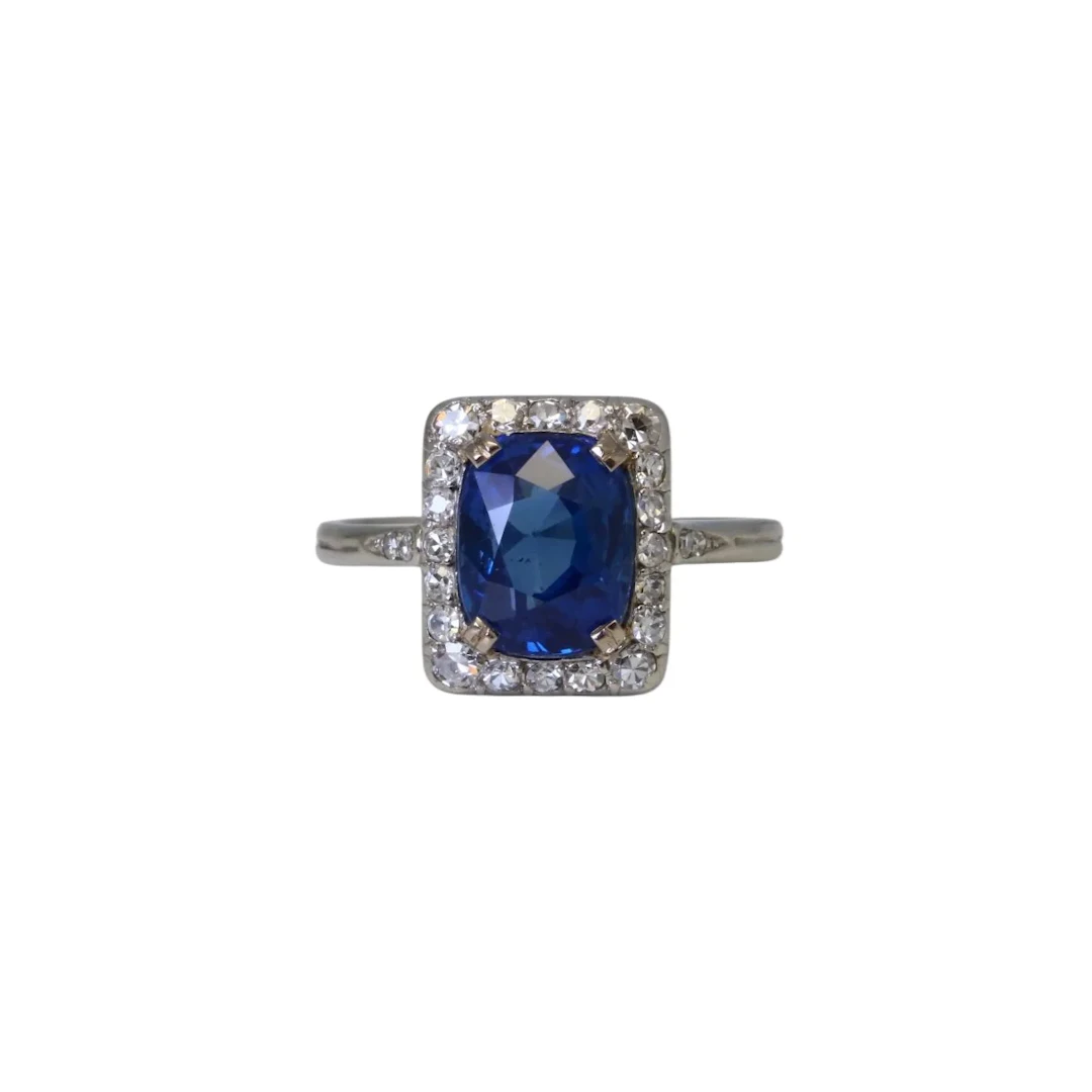 Entourage ring in white gold, platinum, sapphire and diamonds