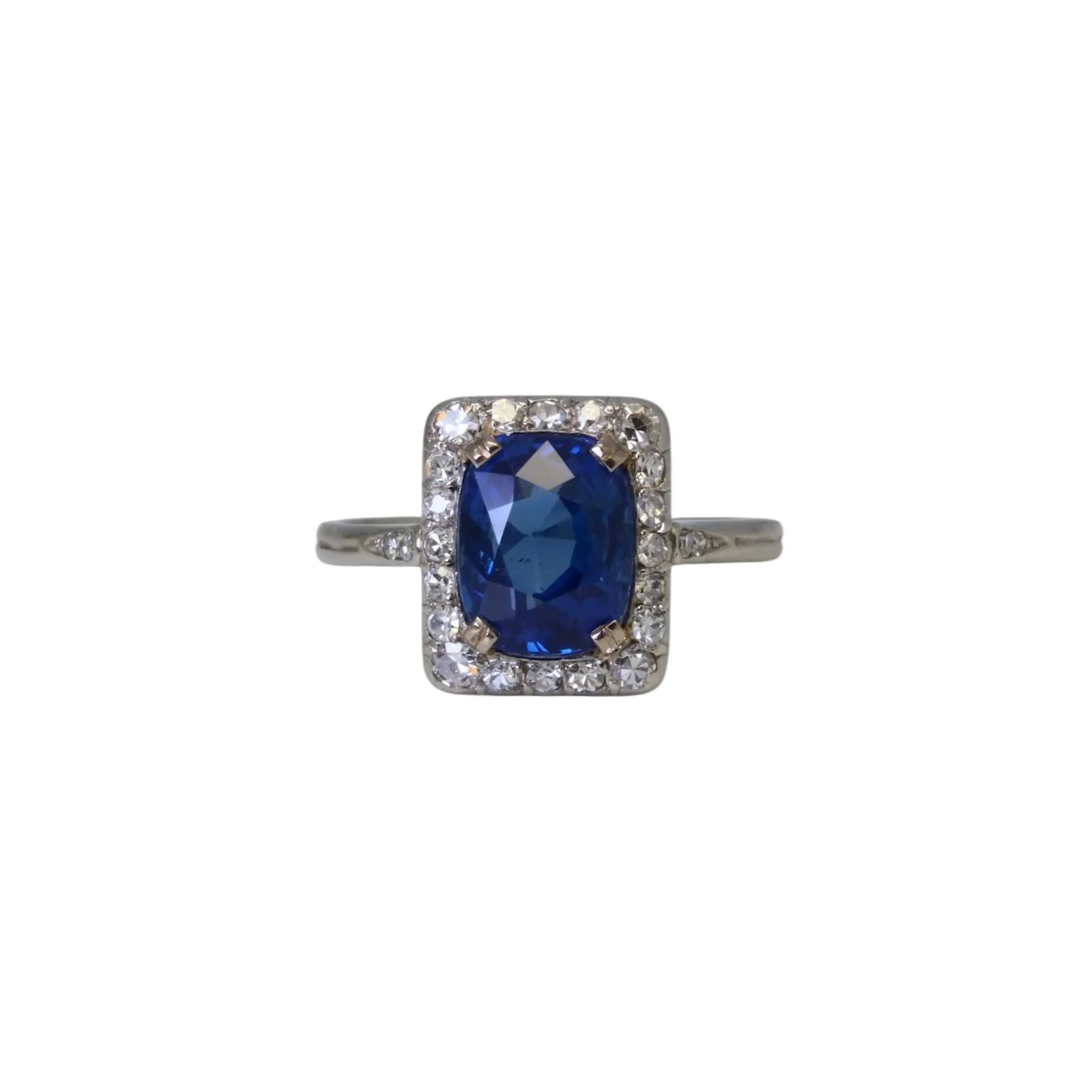 Entourage ring in white gold, platinum, sapphire and diamonds