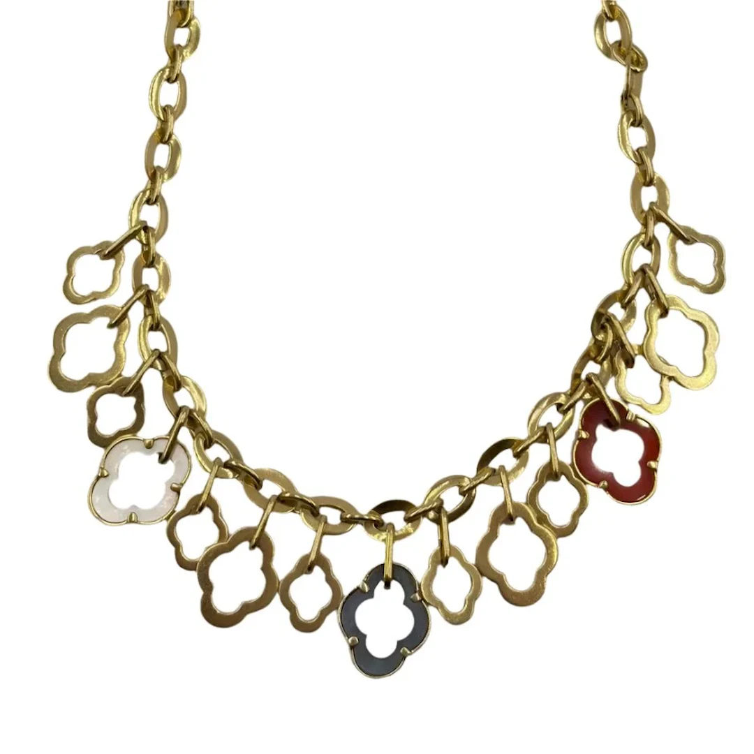Charm necklace in yellow gold, mother-of-pearl and carnelian