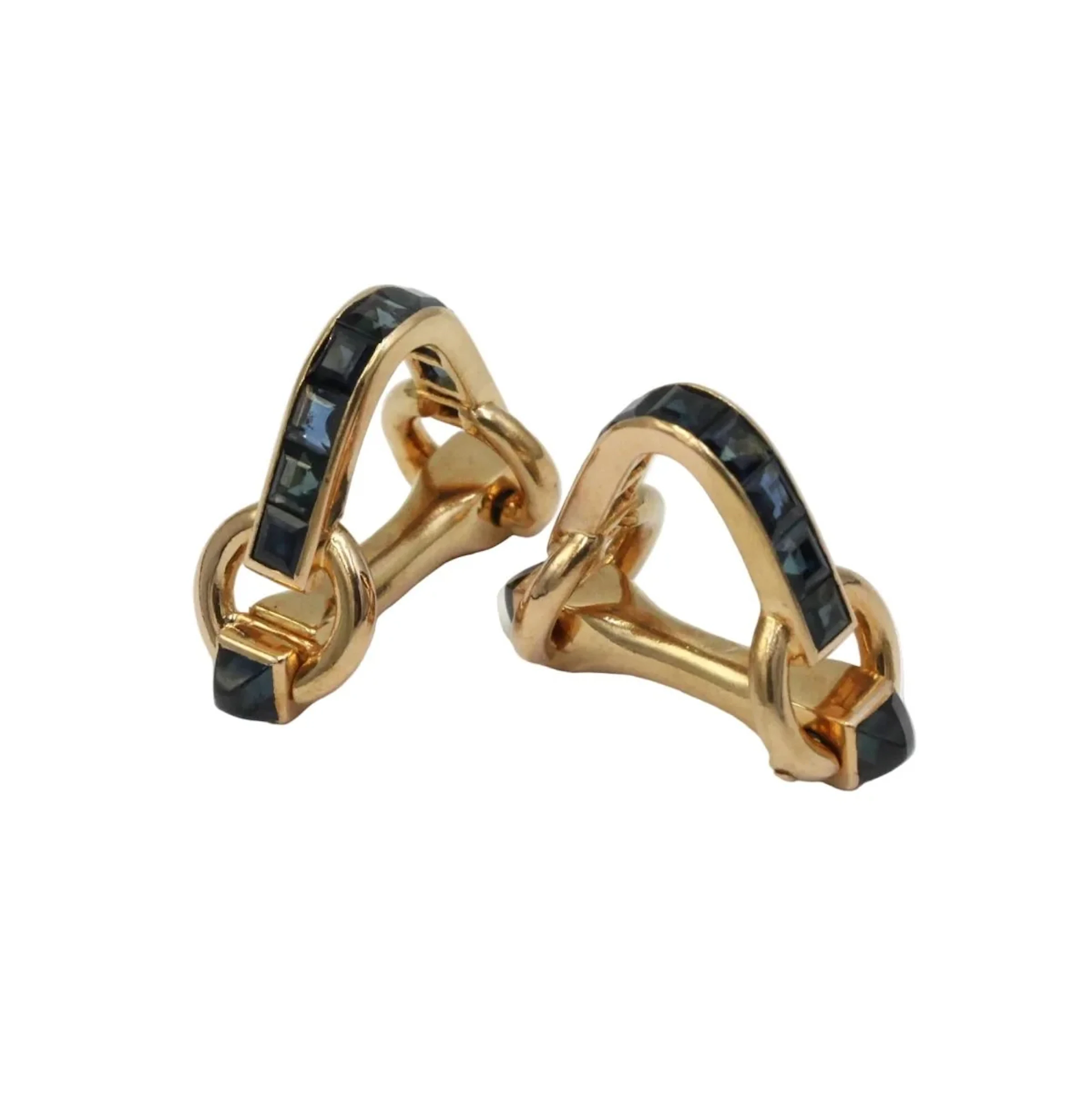 Cufflinks in yellow gold and sapphires