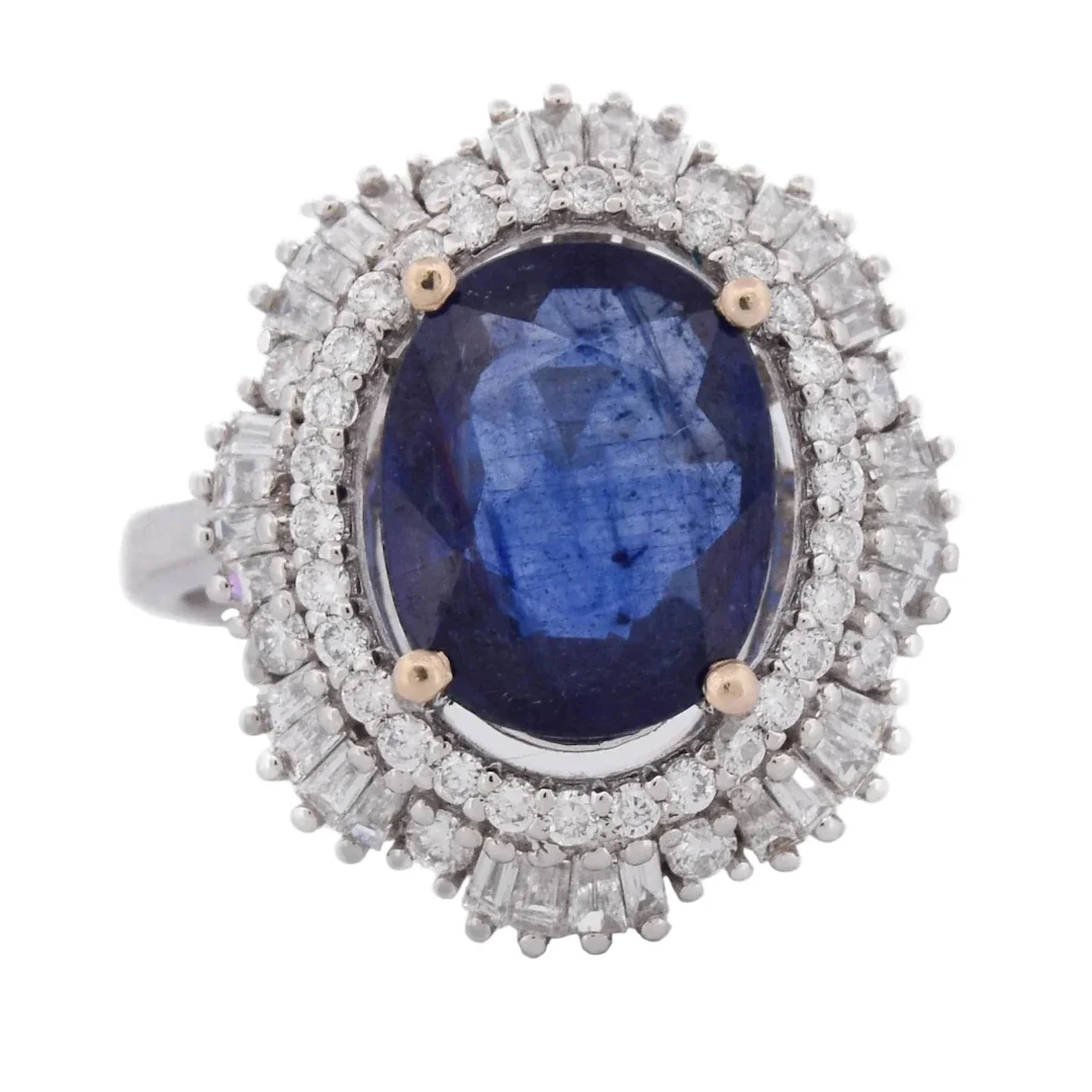 Entourage Ring in white gold, sapphire, and diamonds