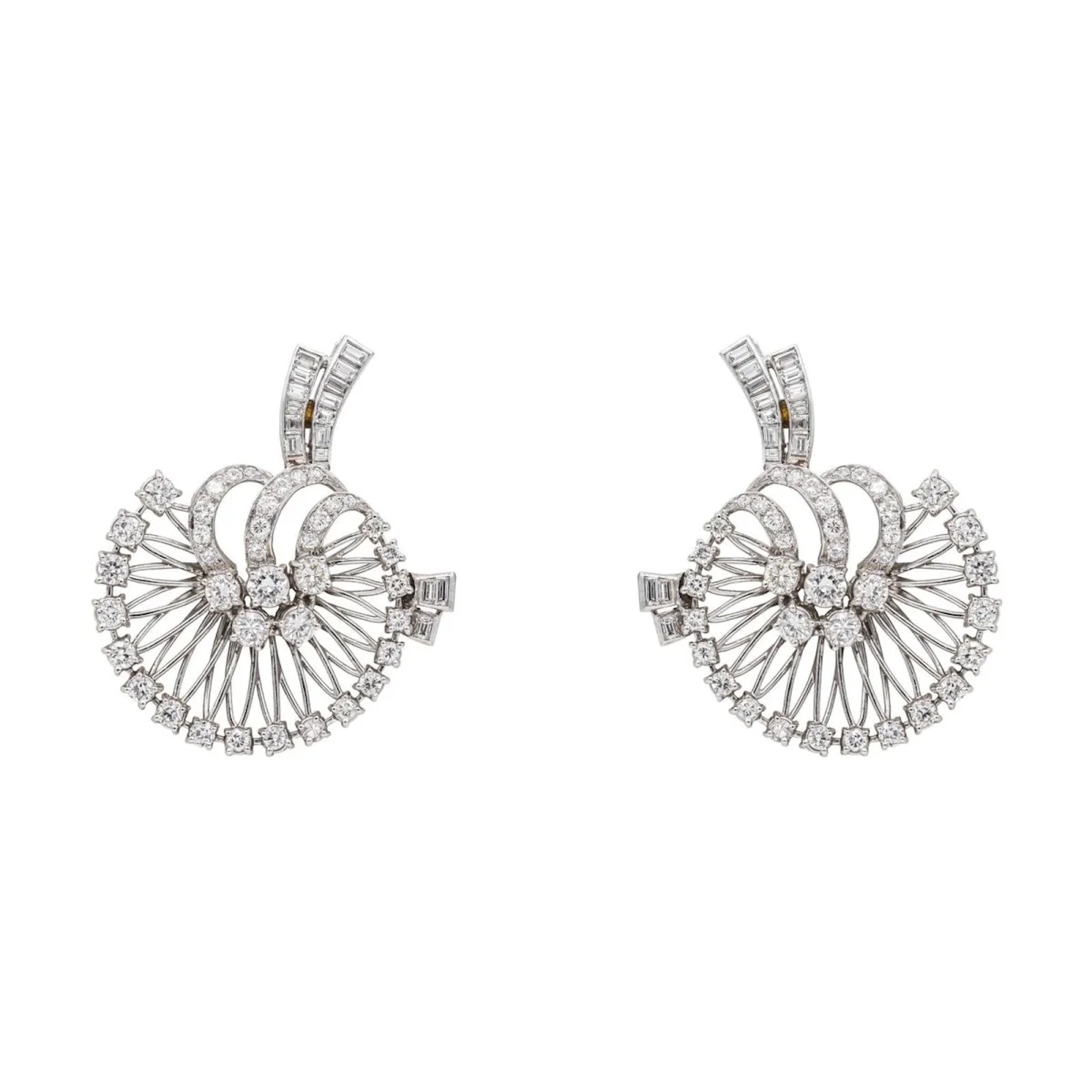 Stud earrings in white gold, platinum and diamonds