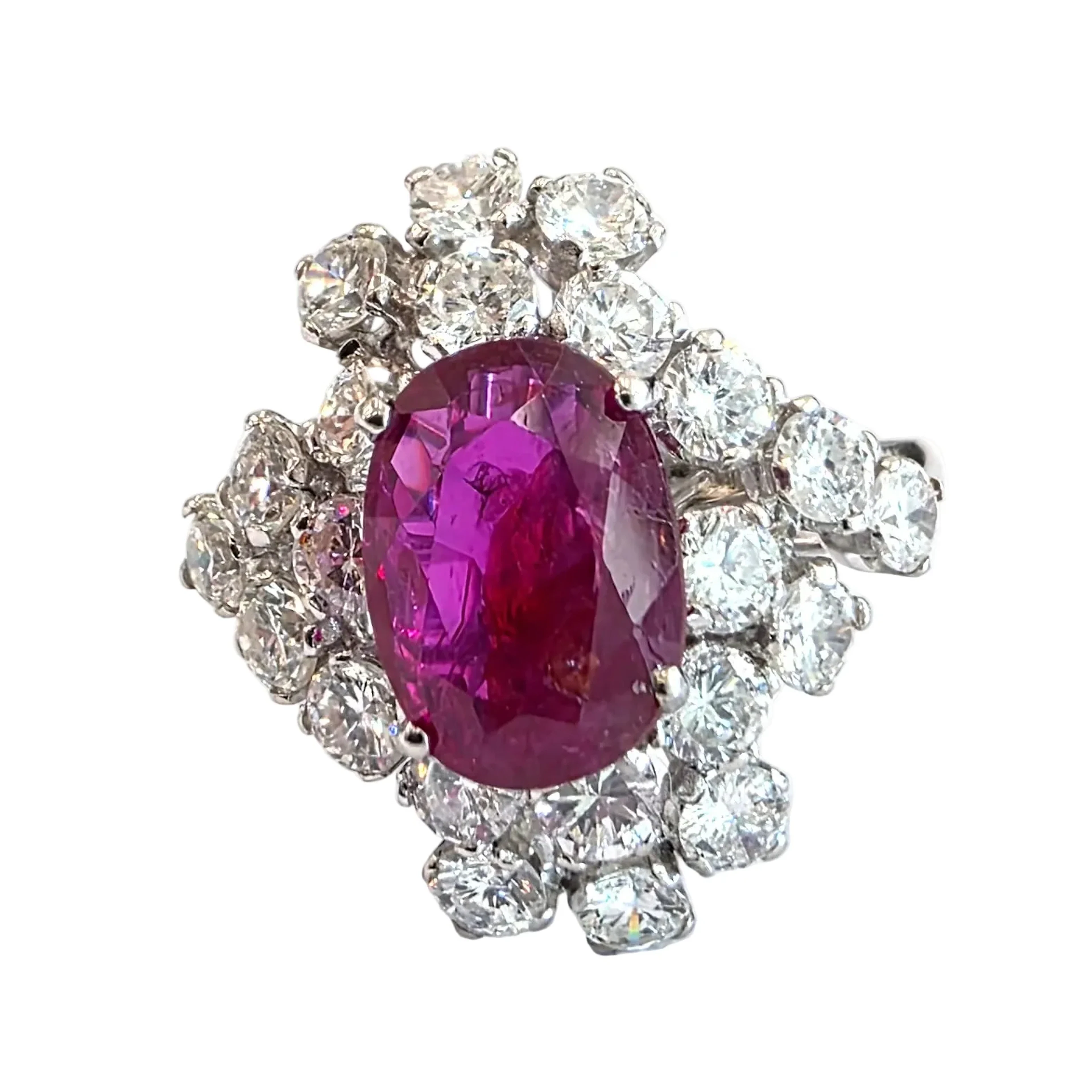18K white gold ring with a central ruby and diamonds