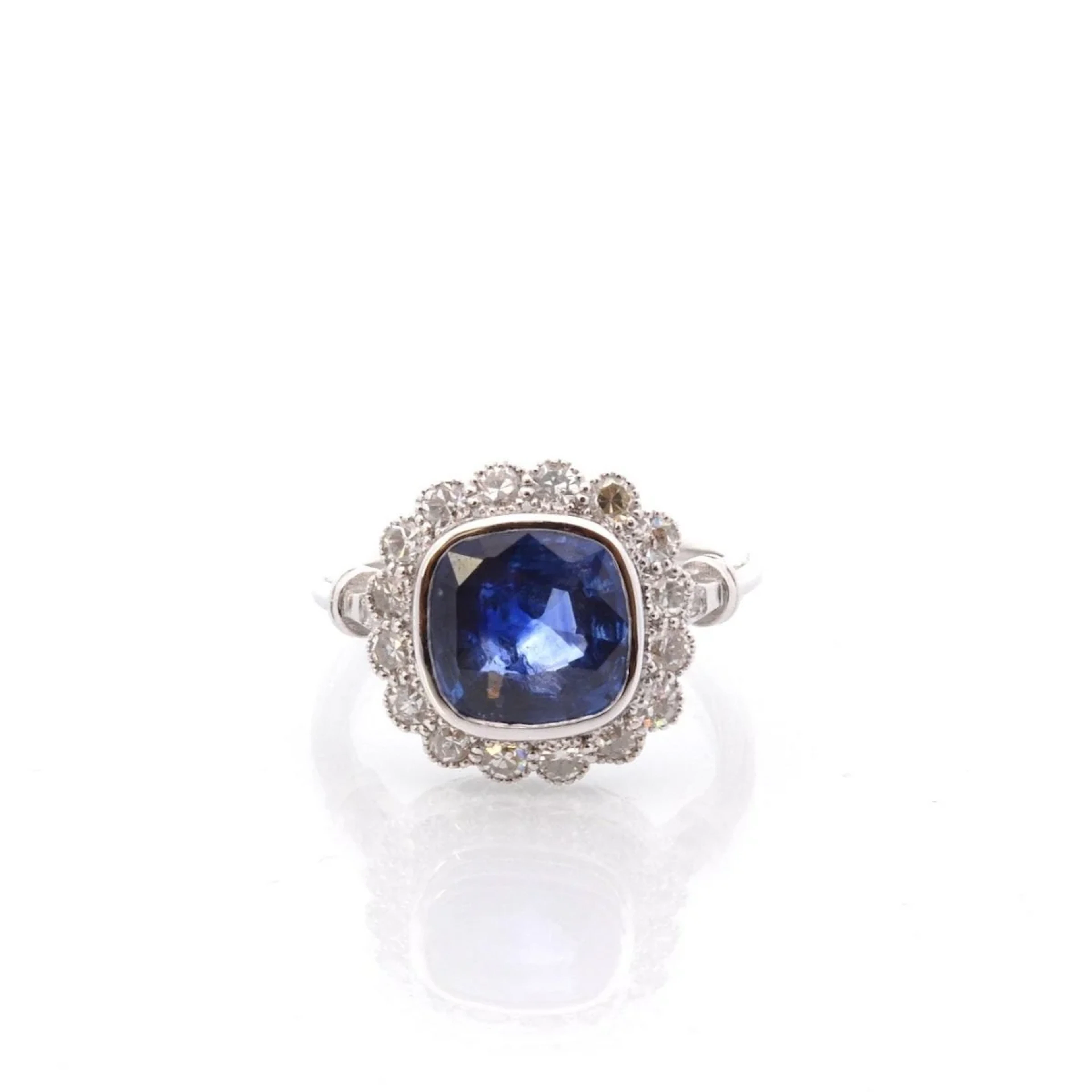 Bague en platine, saphir et diamants