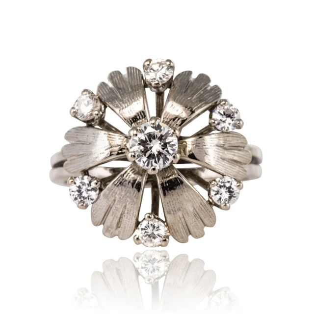 Bague Dôme en or blanc et diamants