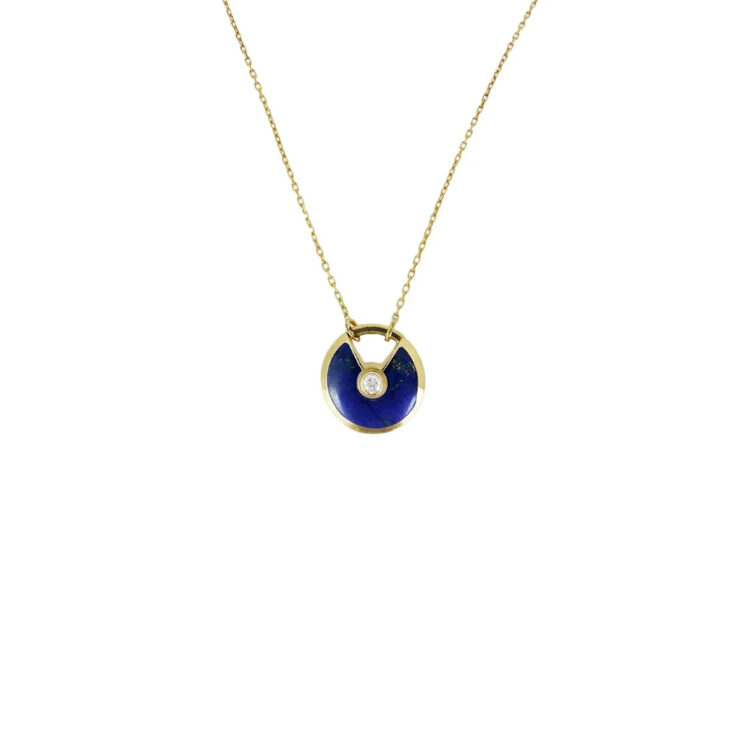 Collier Pendentif CARTIER "Amulette" MM en or jaune, lapis lazuli et diamant