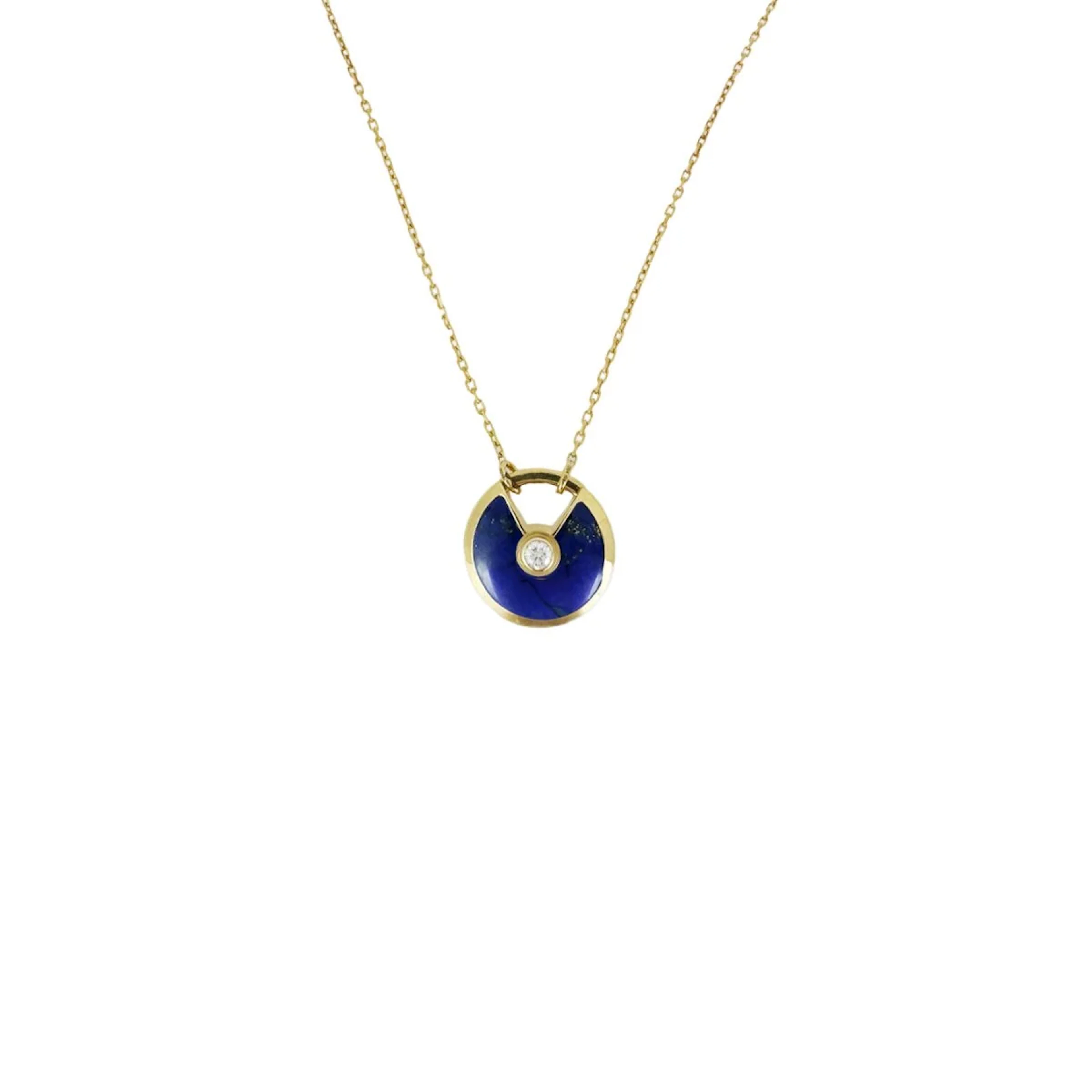 Collier Pendentif CARTIER "Amulette" MM en or jaune, lapis lazuli et diamant
