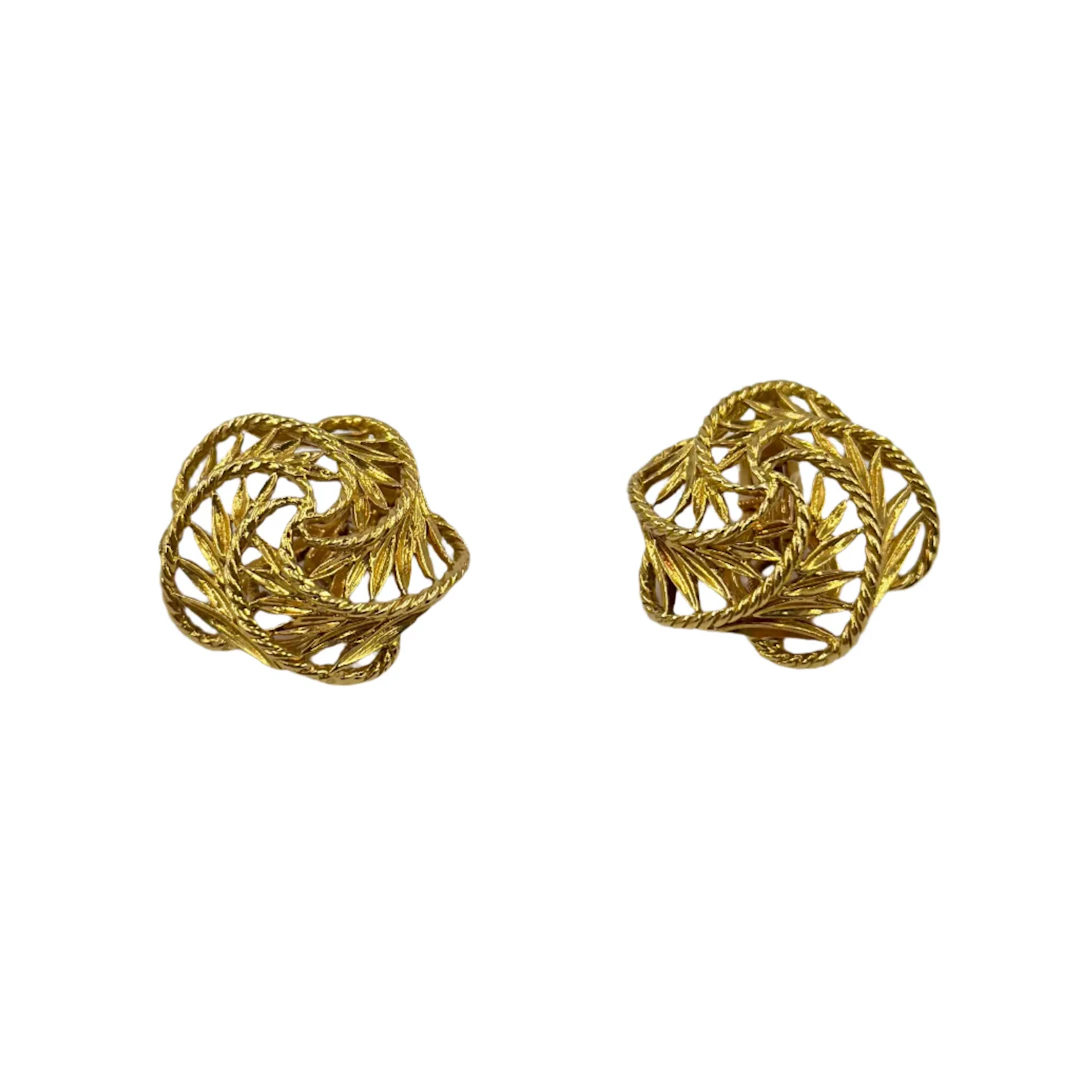 Earrings at yellow gold