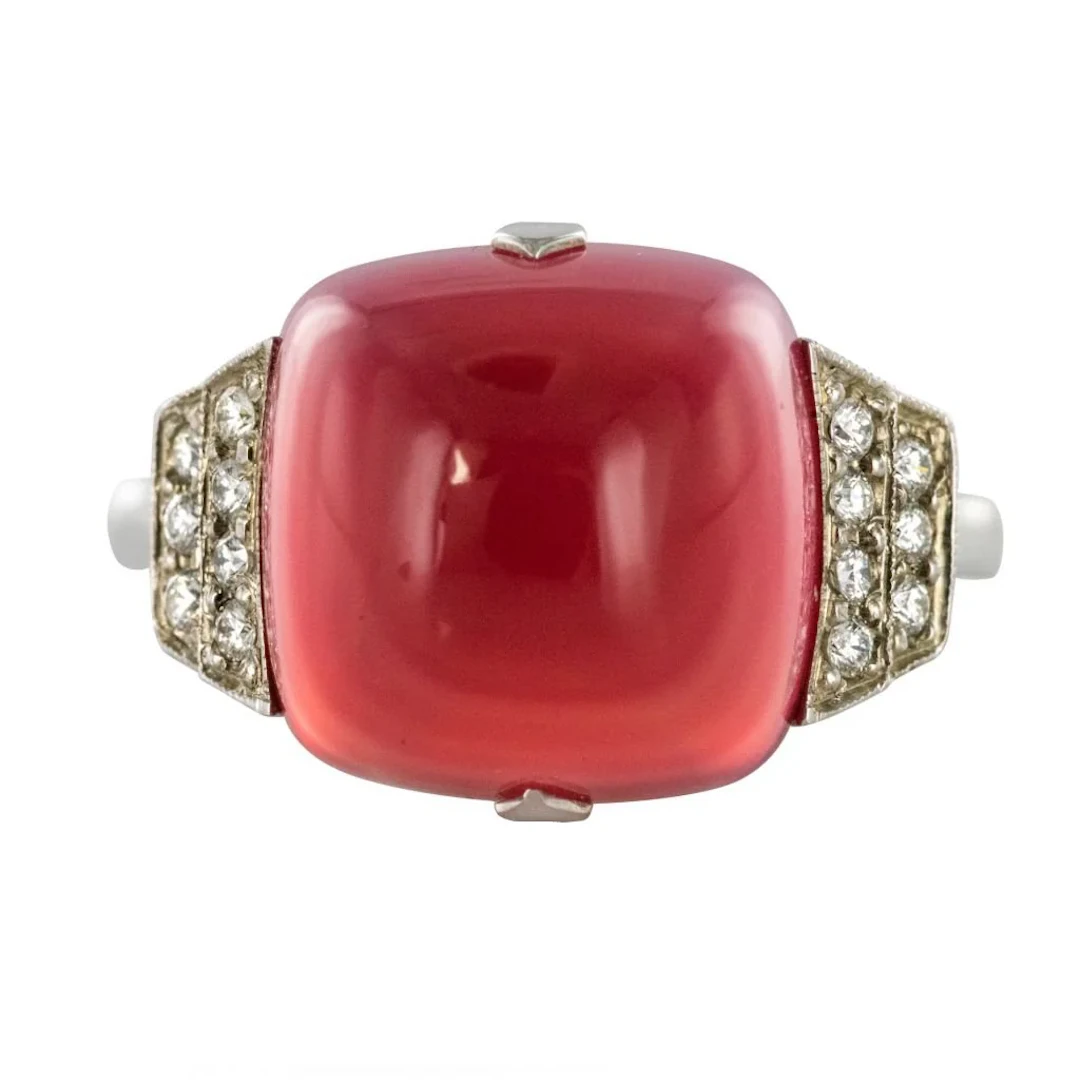 Cocktail ring in white gold, chalcedony and diamonds