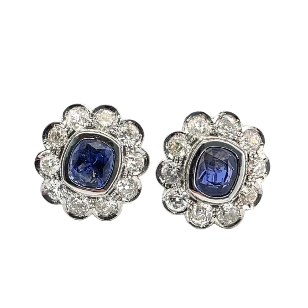Earrings in white gold, sapphires and diamonds.