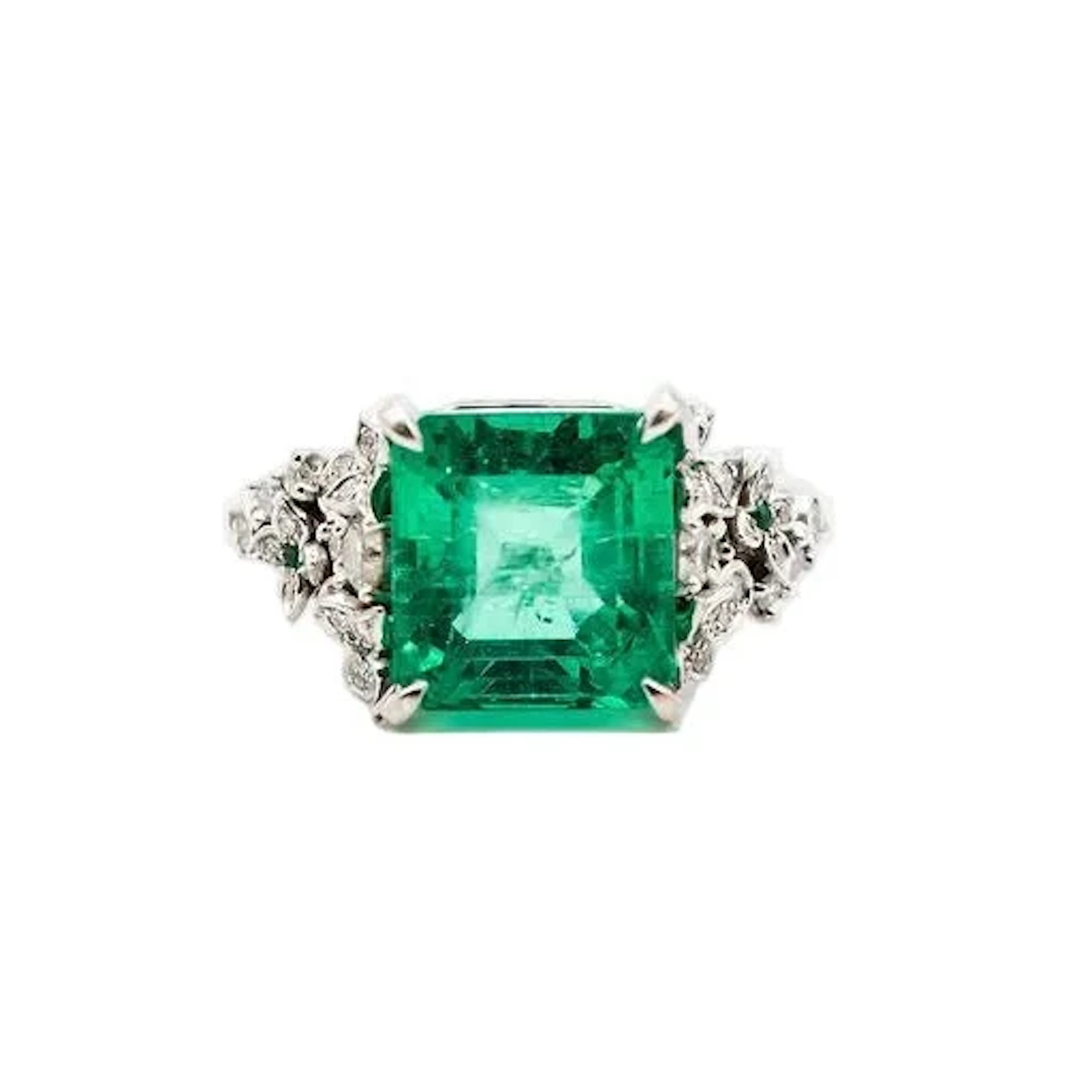 White gold, emerald and diamond ring