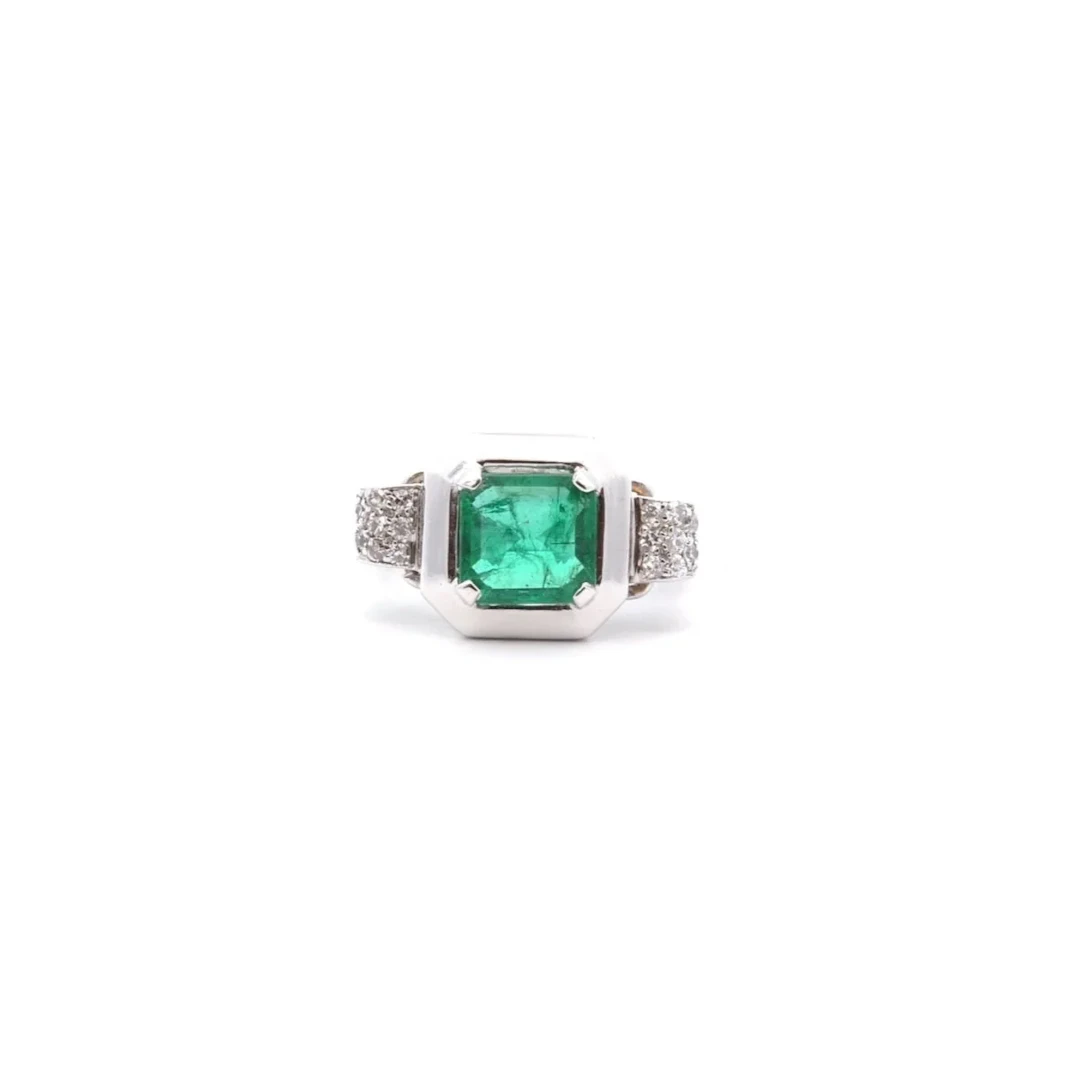 Bague en or blanc, platine, émeraude et diamants