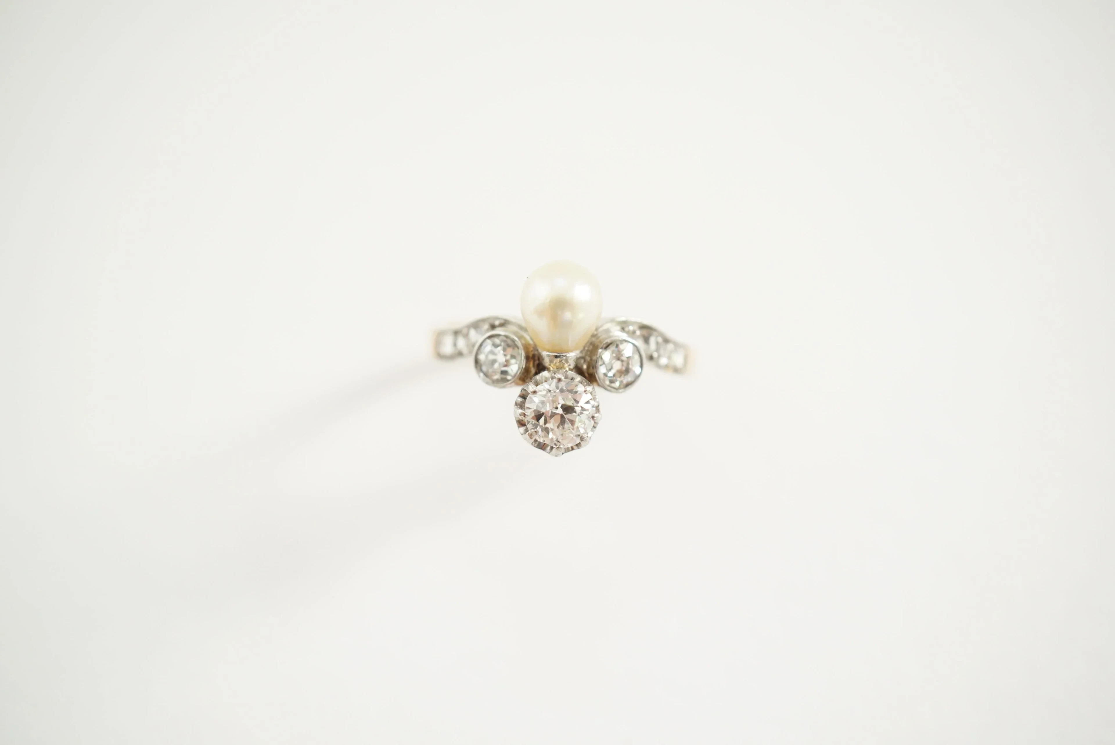 Ring Trilogy in rose gold, pearl and diamonds