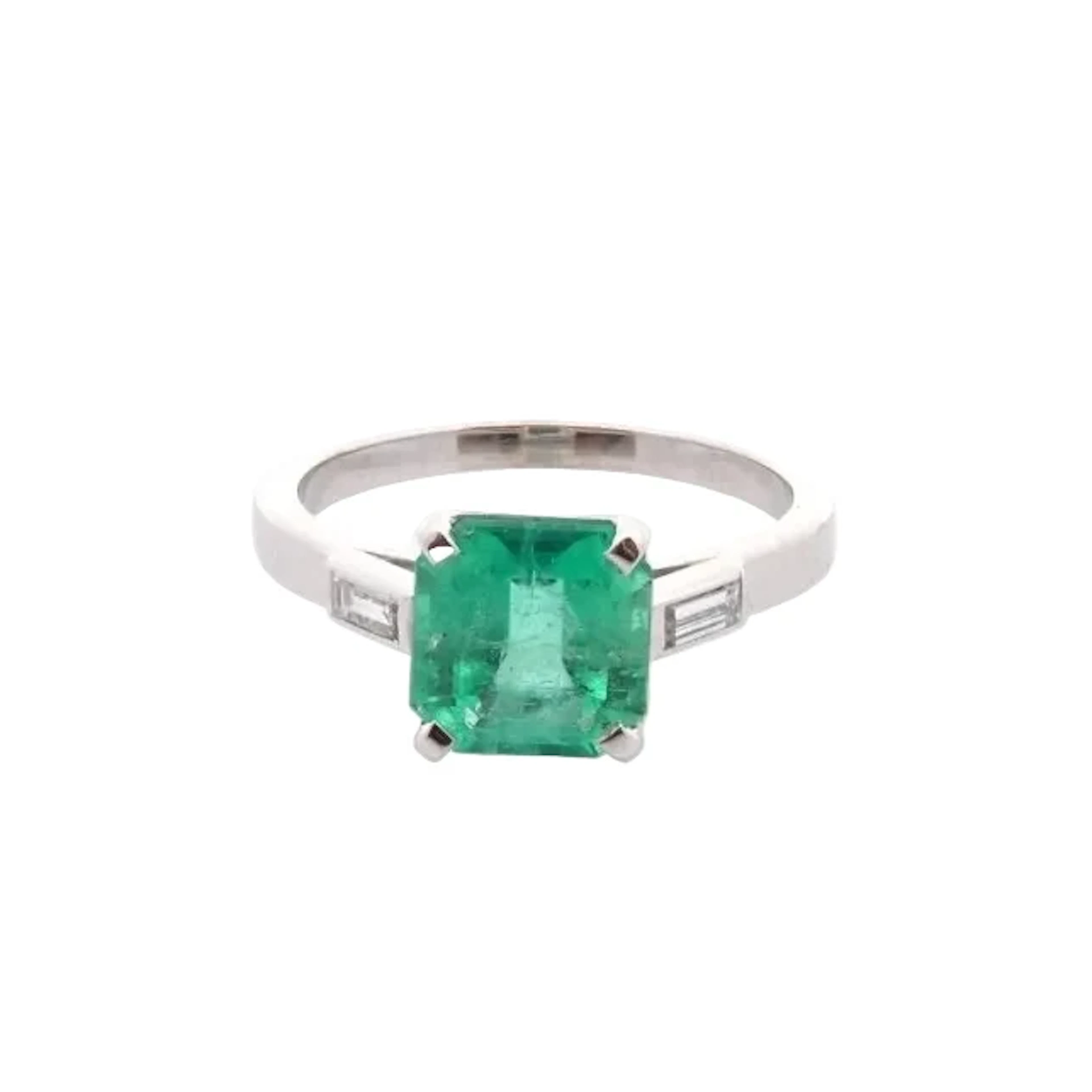 Solitaire ring in platinum, emerald and diamonds