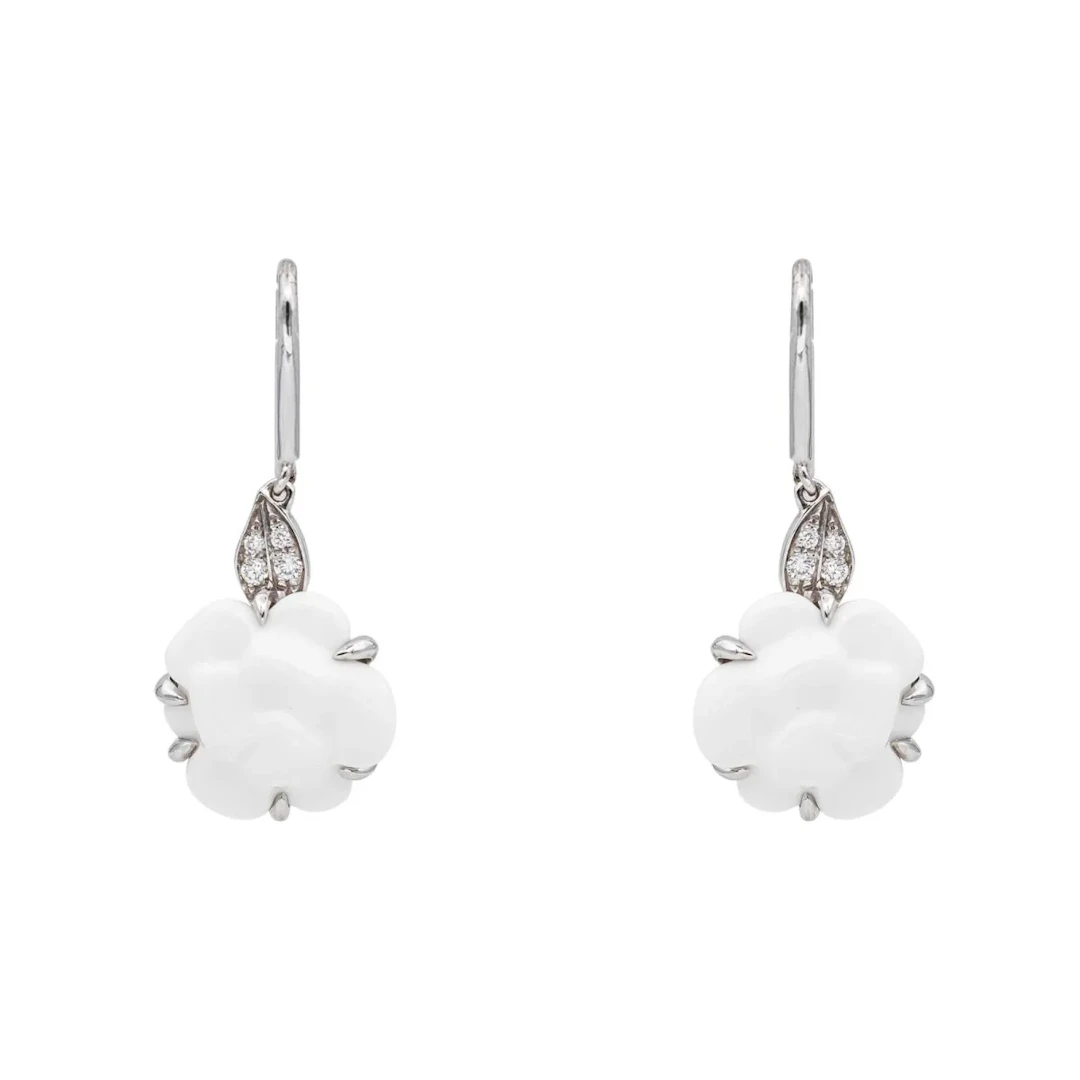 CHANEL "Camellia" sleeper earrings in white gold, agates and diamonds
