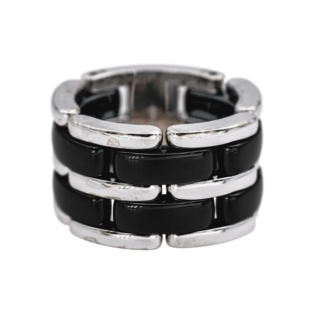 CHANEL "Ultra" Band Ring in white gold and ceramic