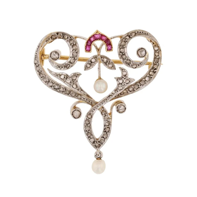Broche Épingle en or jaune, platine, perles, rubis et diamants