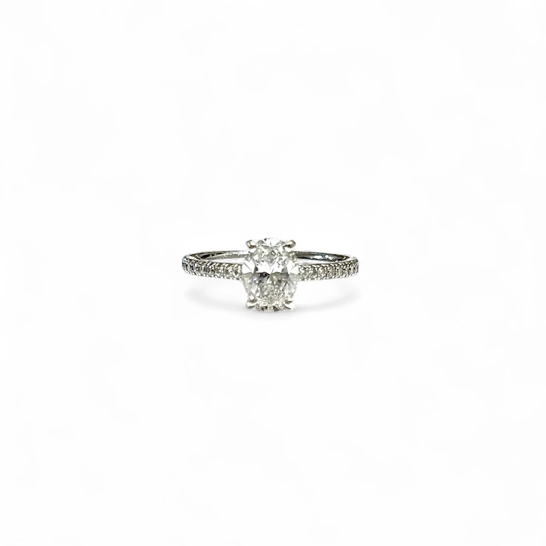 Solitaire Ring in White gold and Diamonds