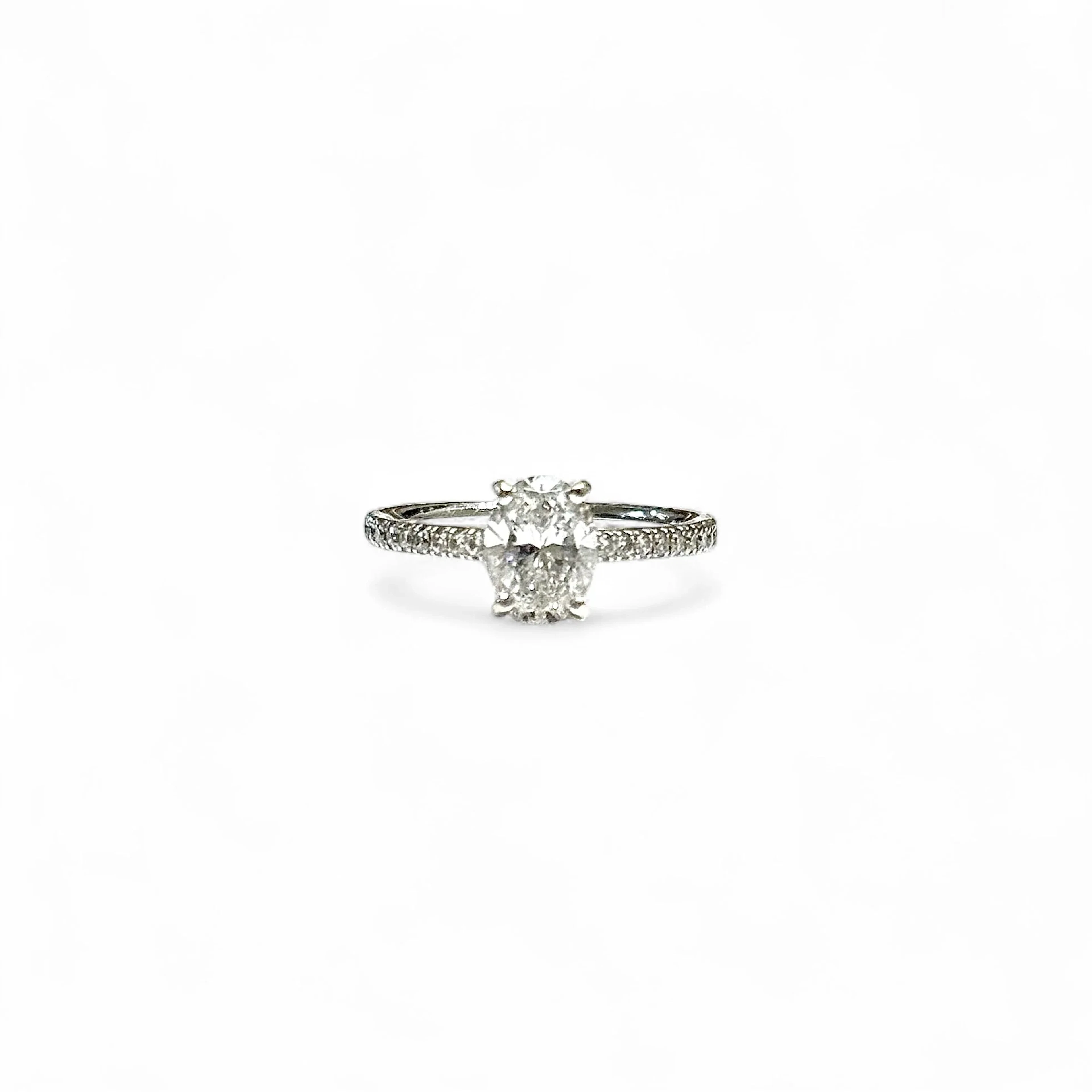 Solitaire Ring in White gold and Diamonds