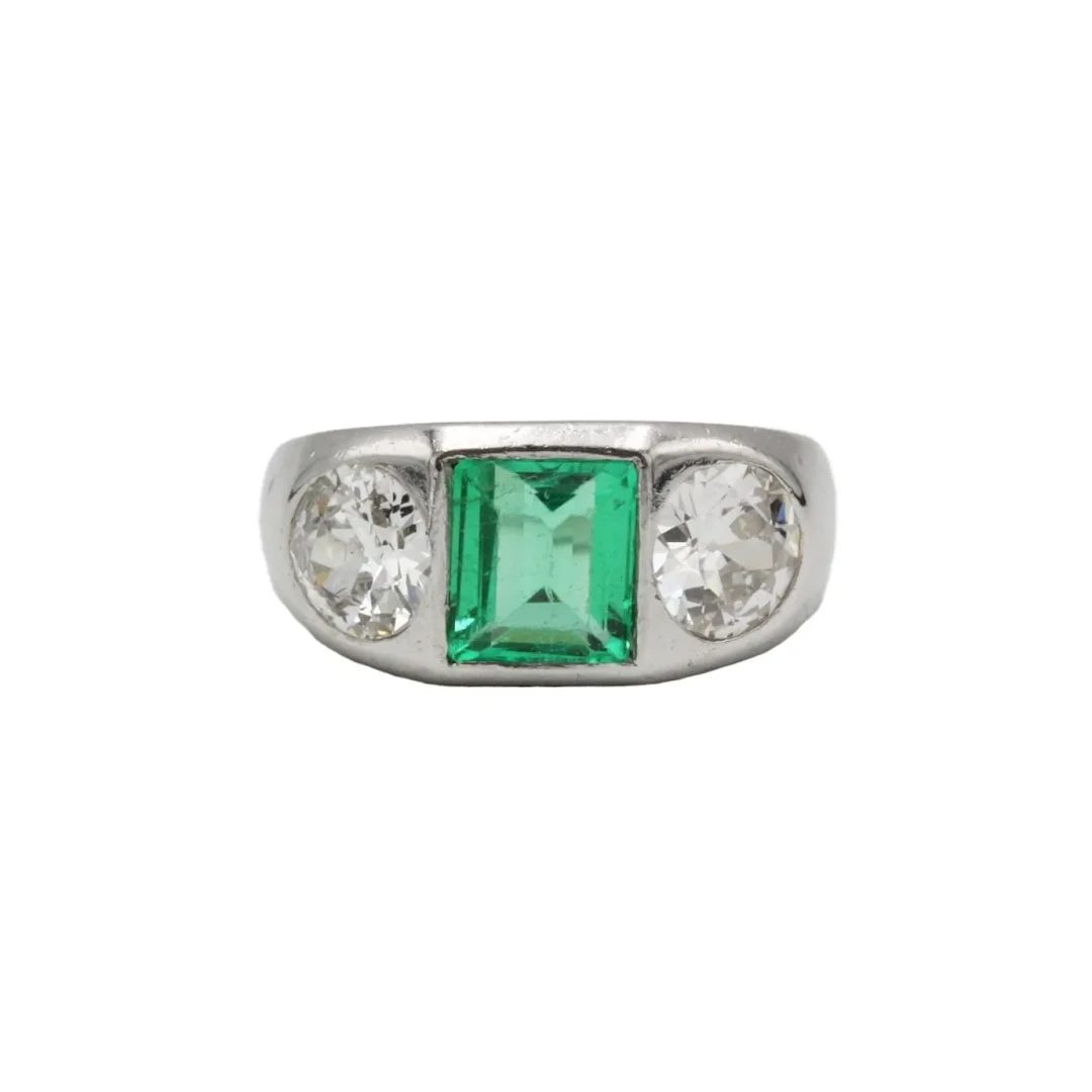 Ring art deco in paltinium, emerald and diamonds antique cuts