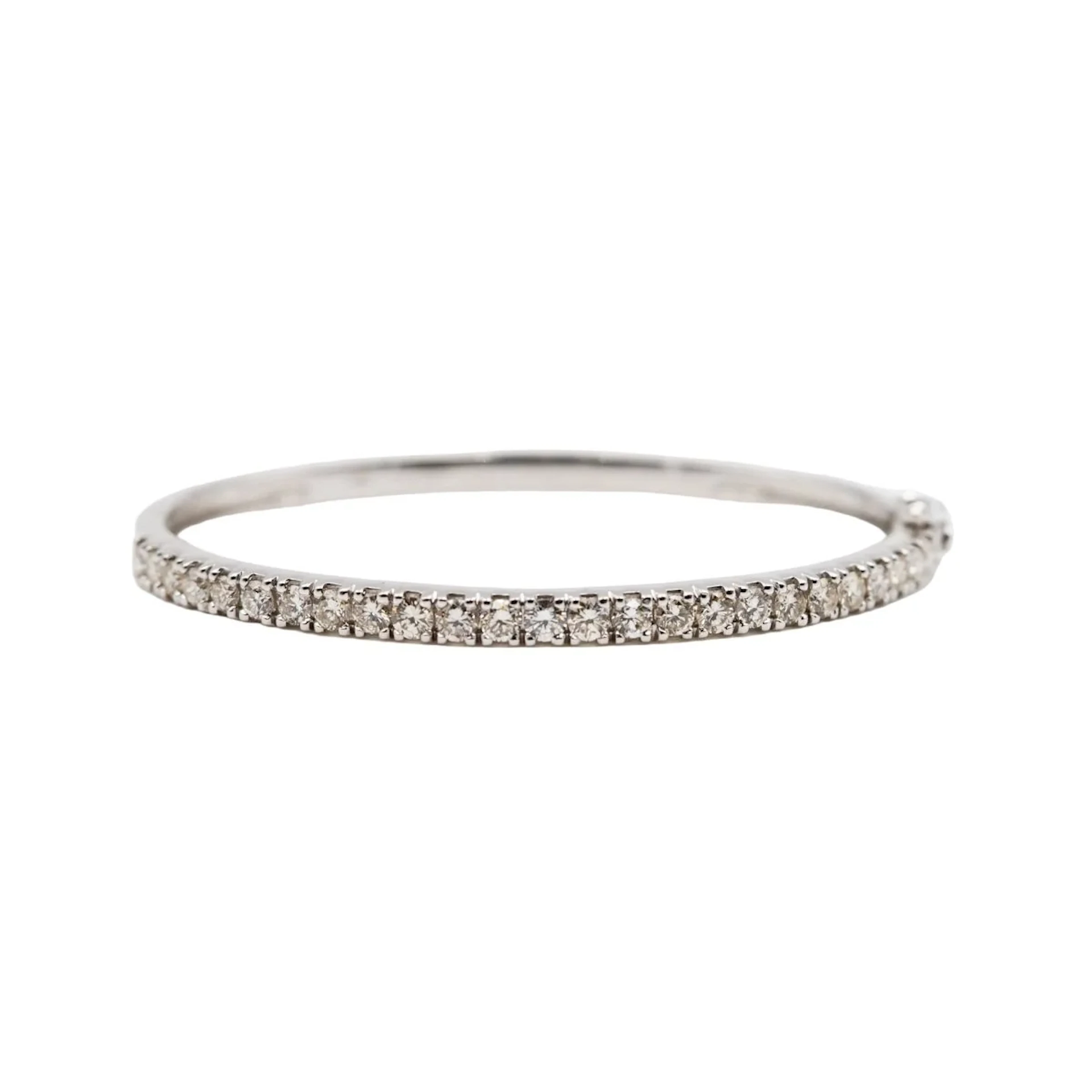 Bangle bracelet in white gold and diamonds