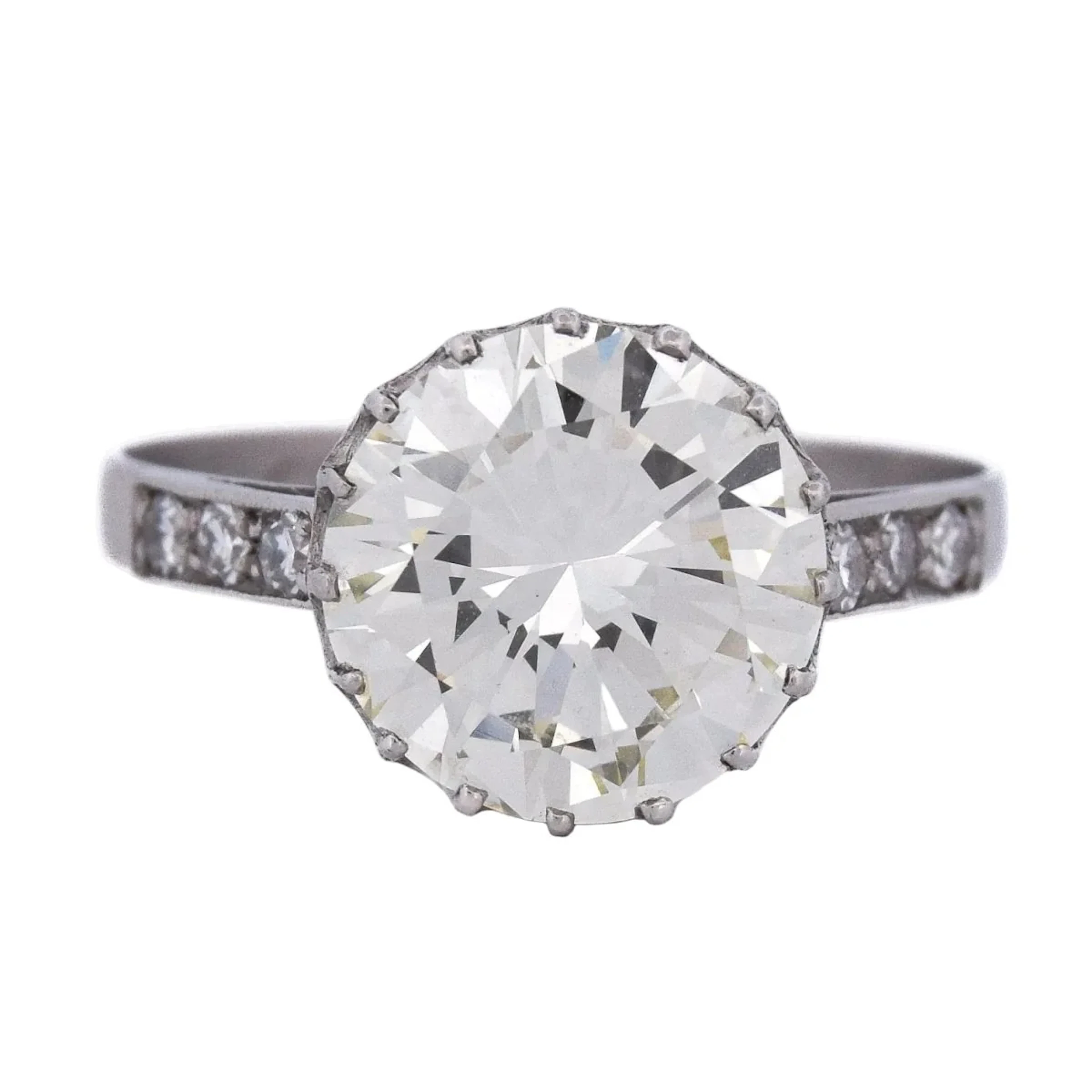 Ring Solitaire in paltinium and diamonds