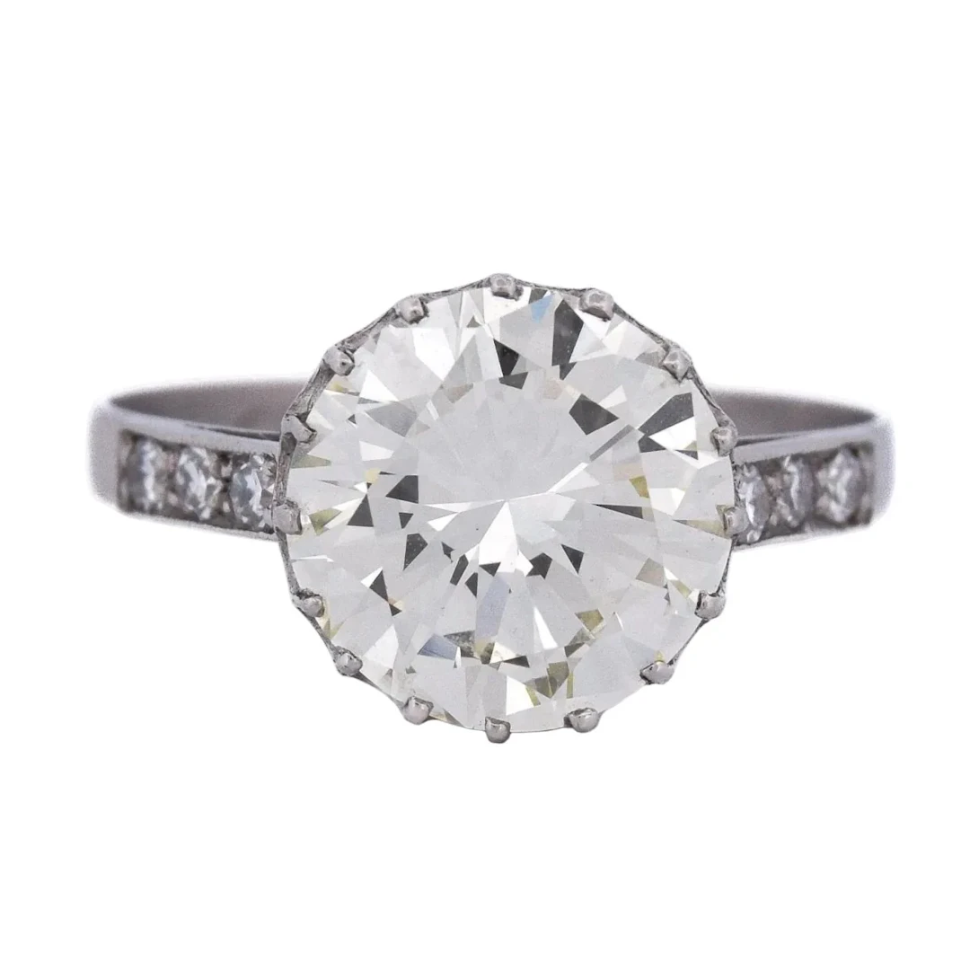 Ring Solitaire in paltinium and diamonds