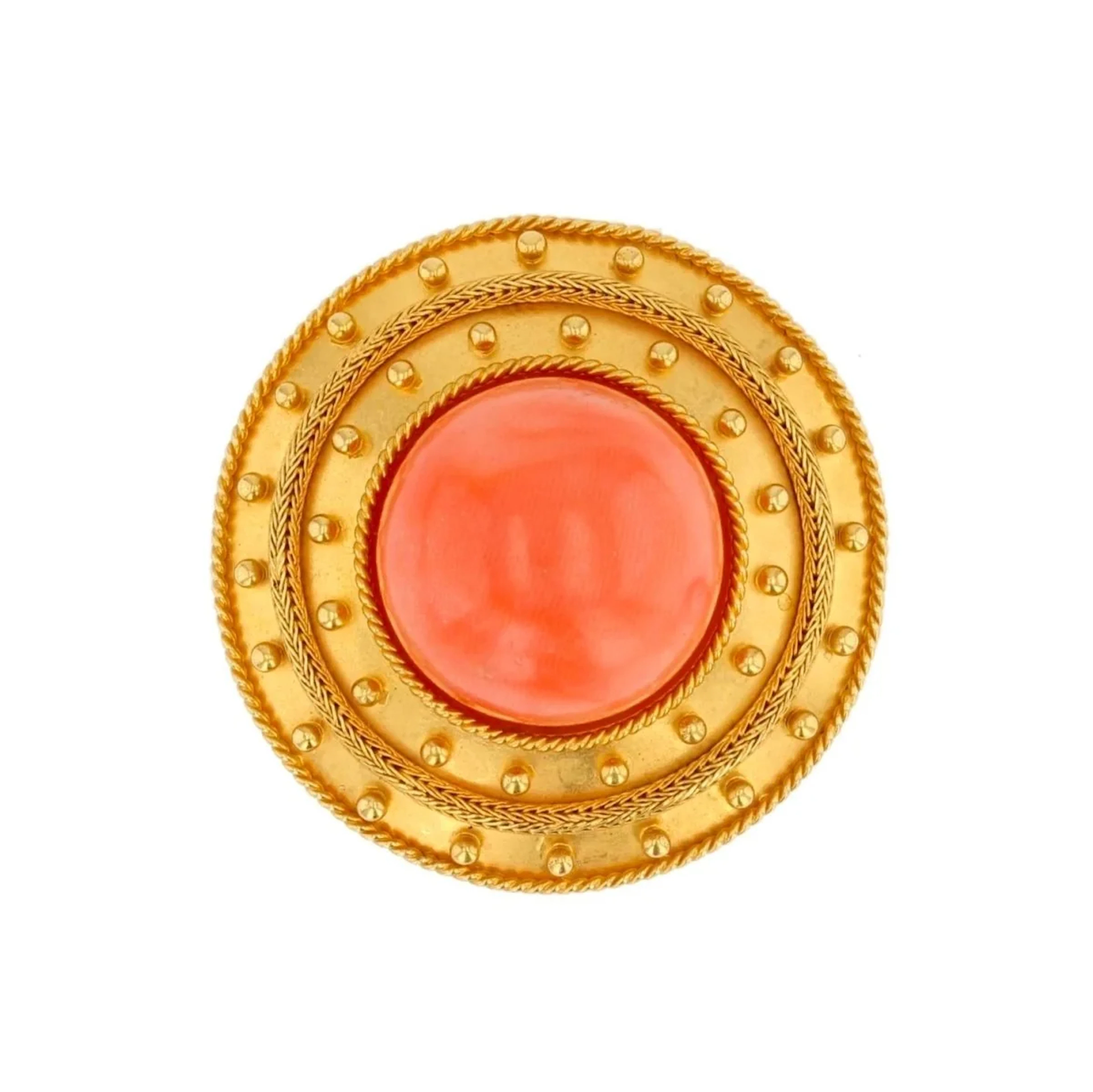 Brooch pin in yellow gold and coral