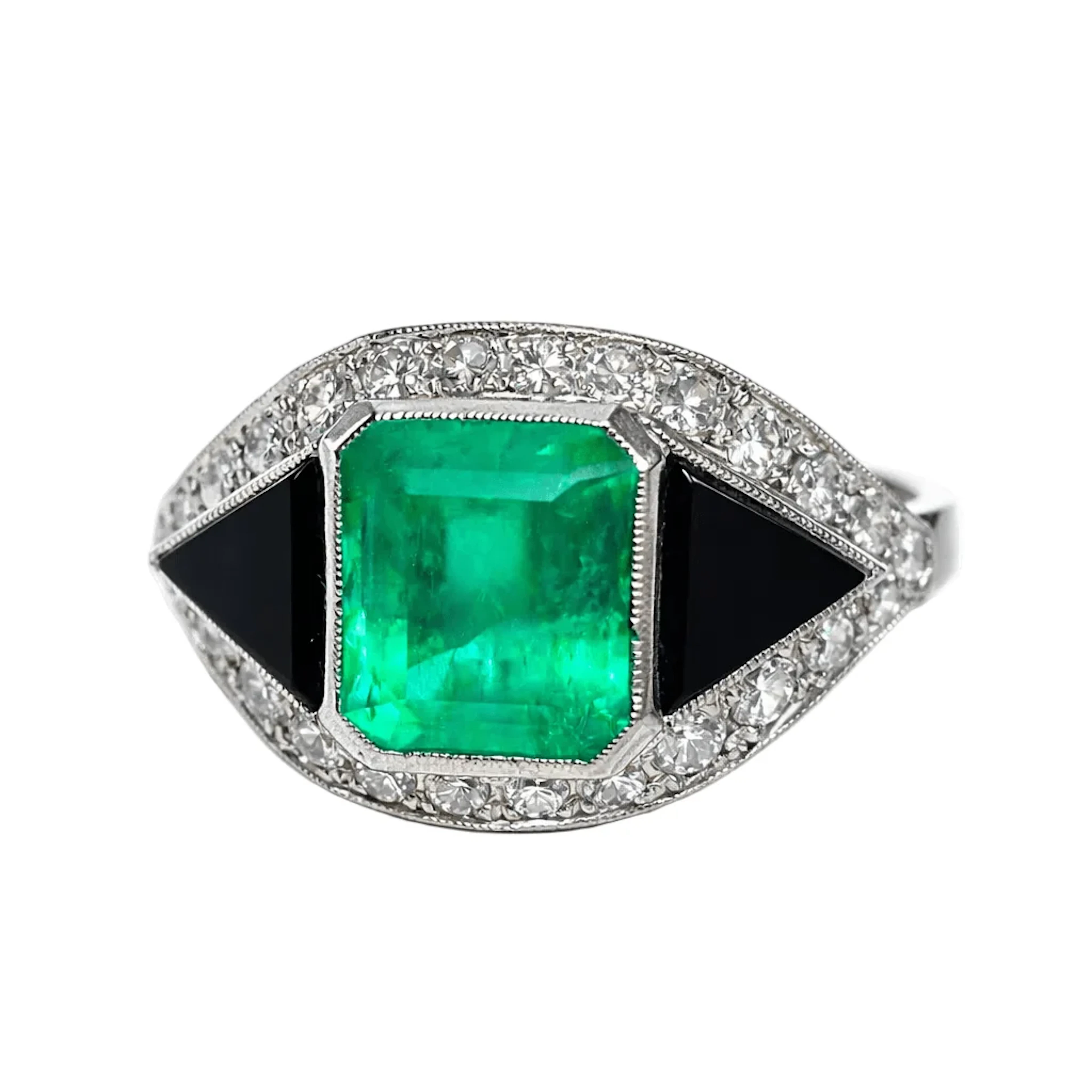 Ring Cocktail in paltinium, onyx, emerald and diamonds