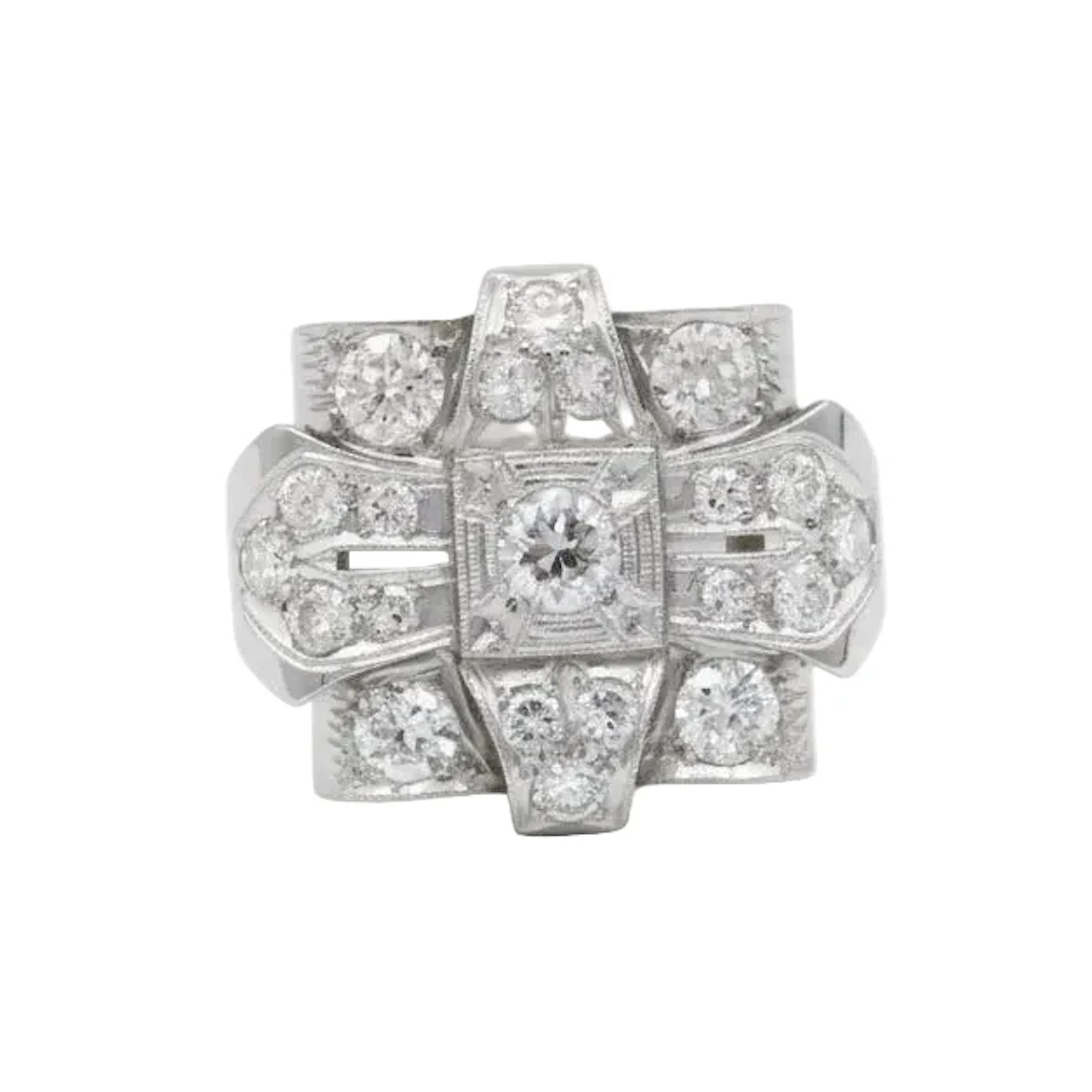 Art Deco Ring in White gold and Diamonds