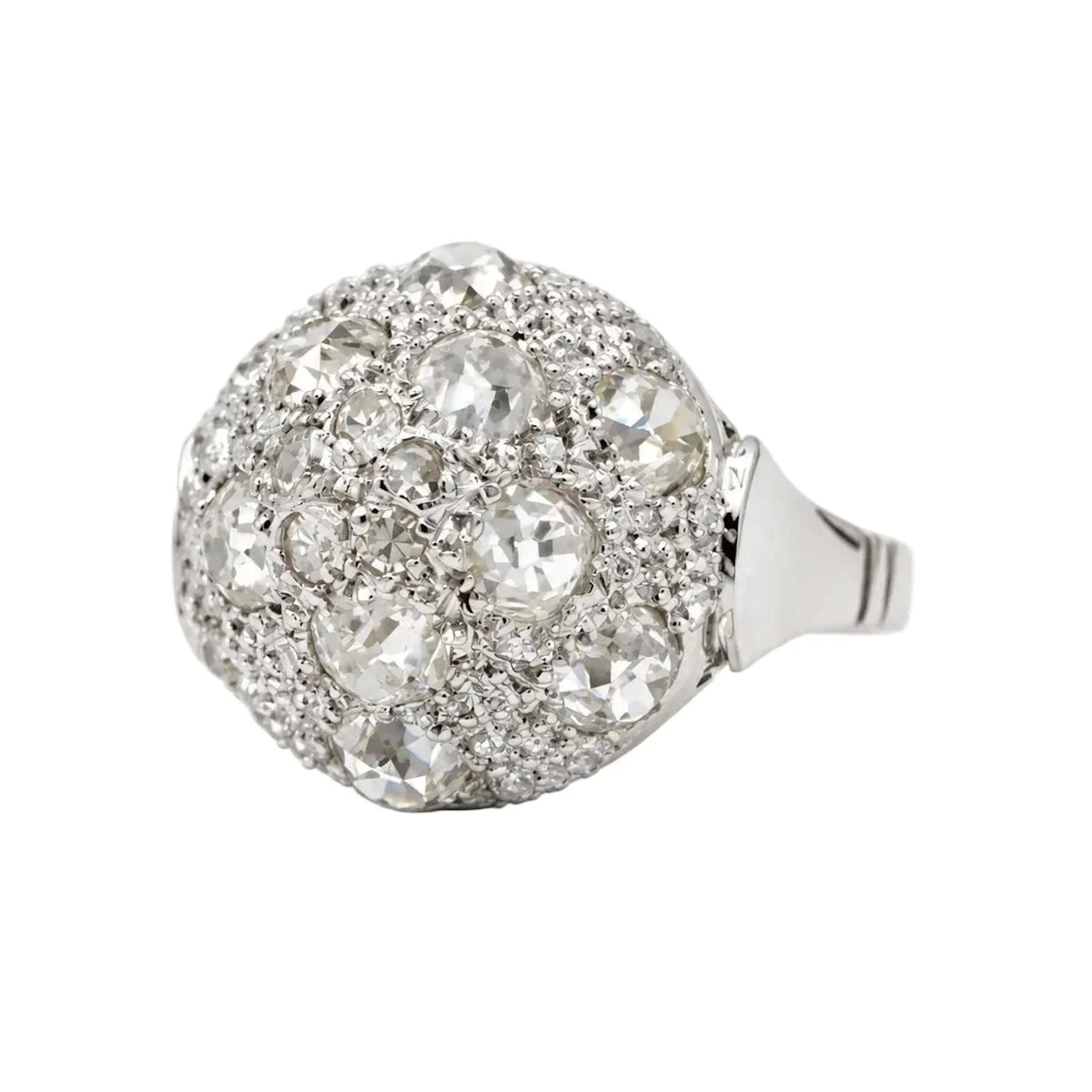 Bague Dôme en or blanc, platine et diamants