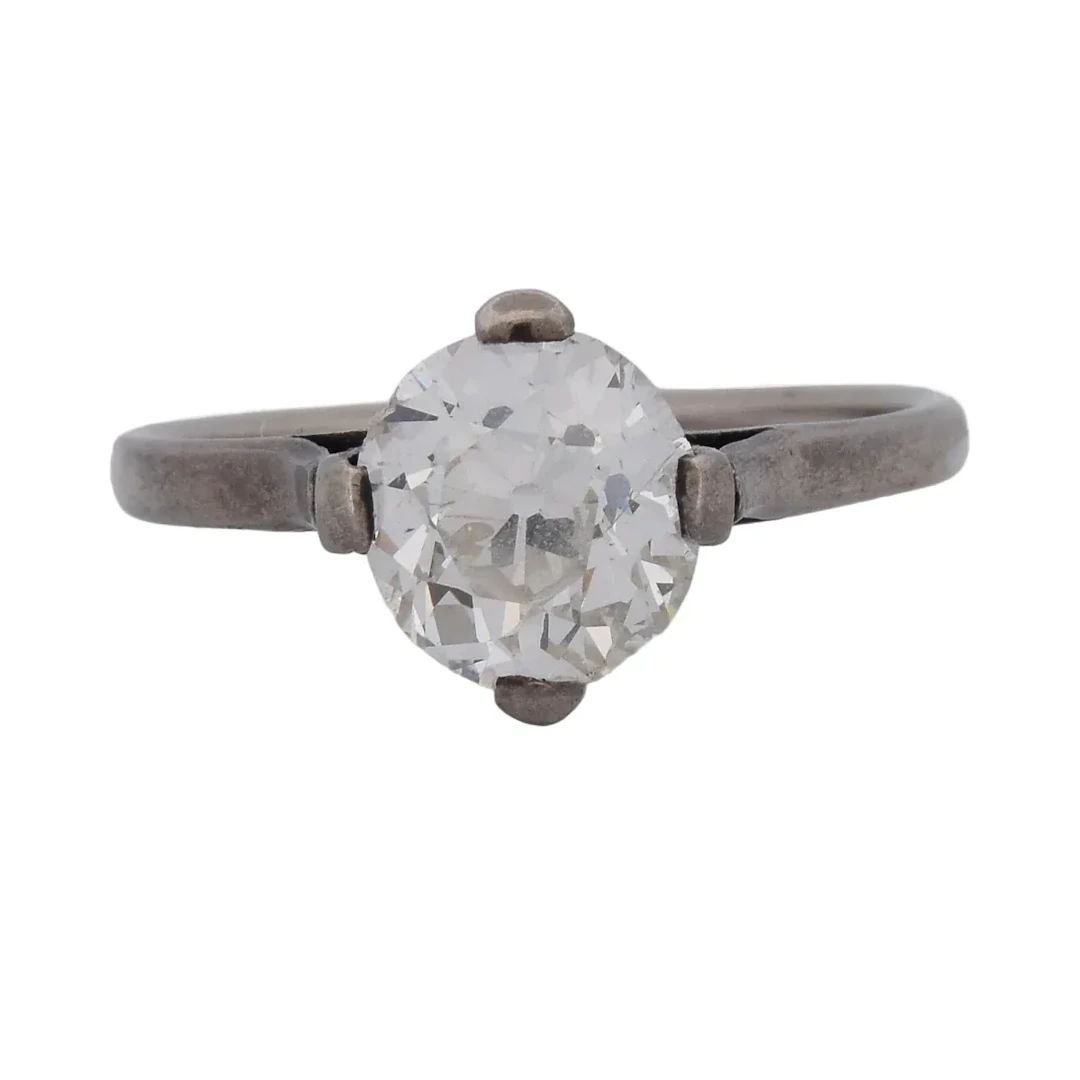 White Gold Solitaire Ring with Diamond