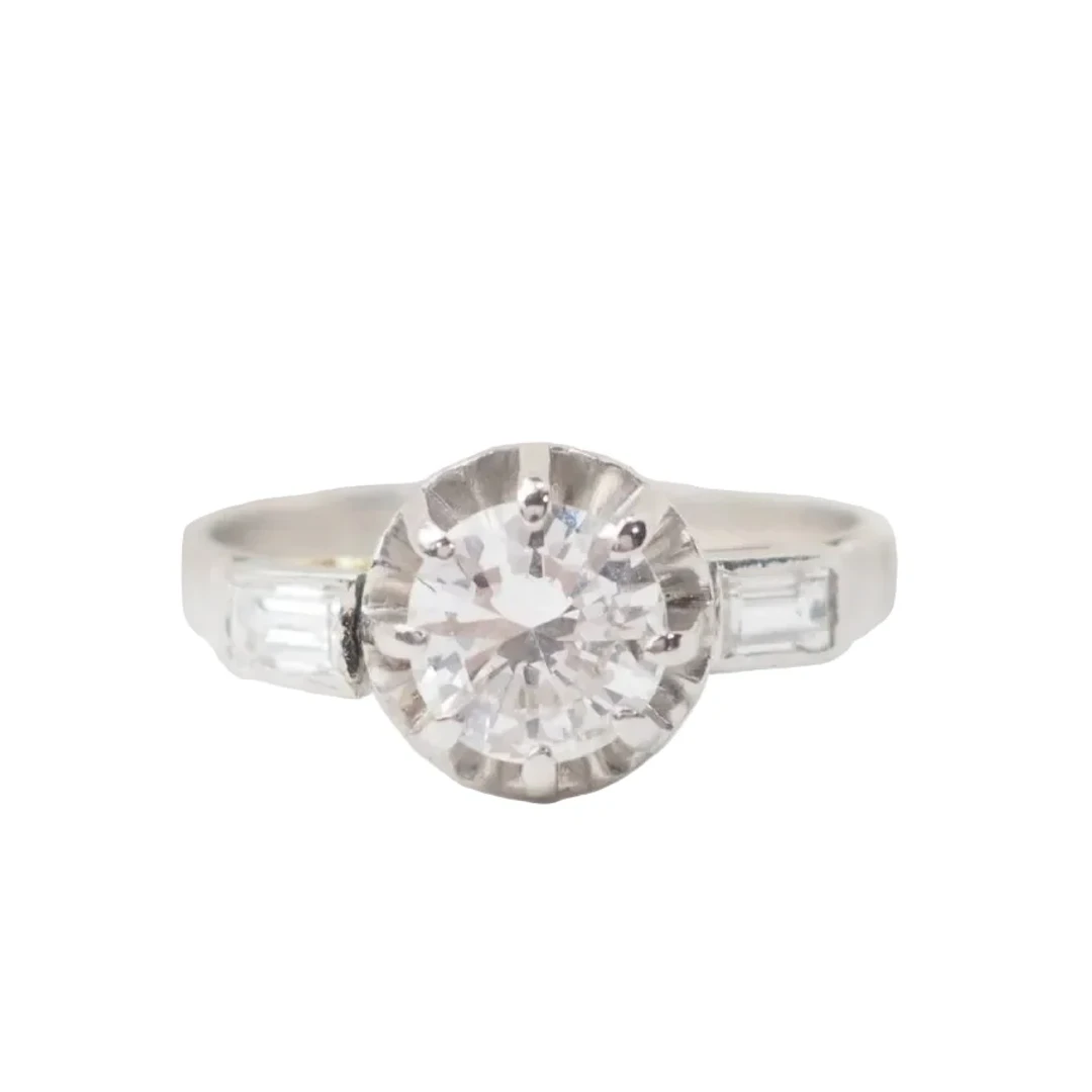 Solitaire ring in platinum and diamonds