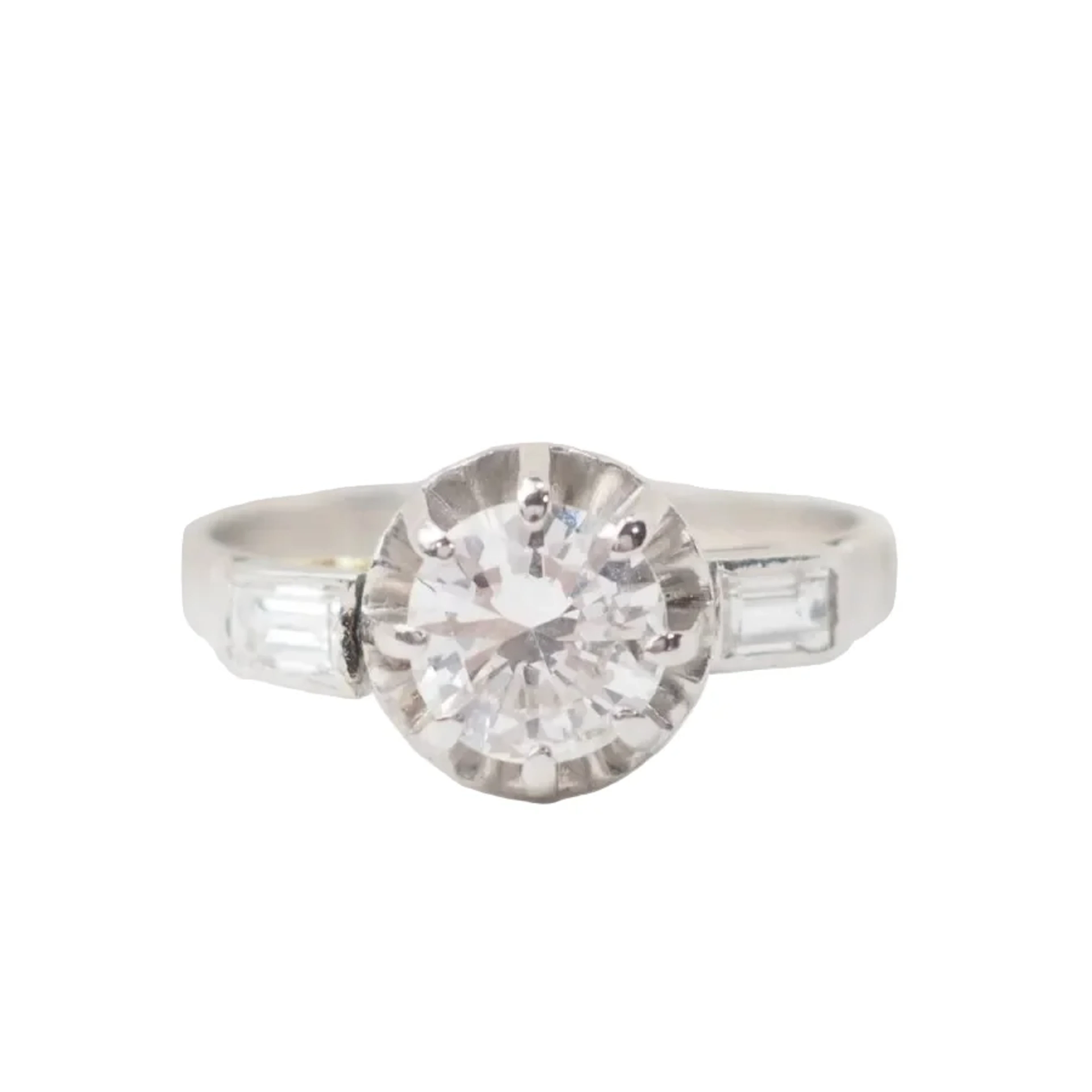 Solitaire ring in platinum and diamonds