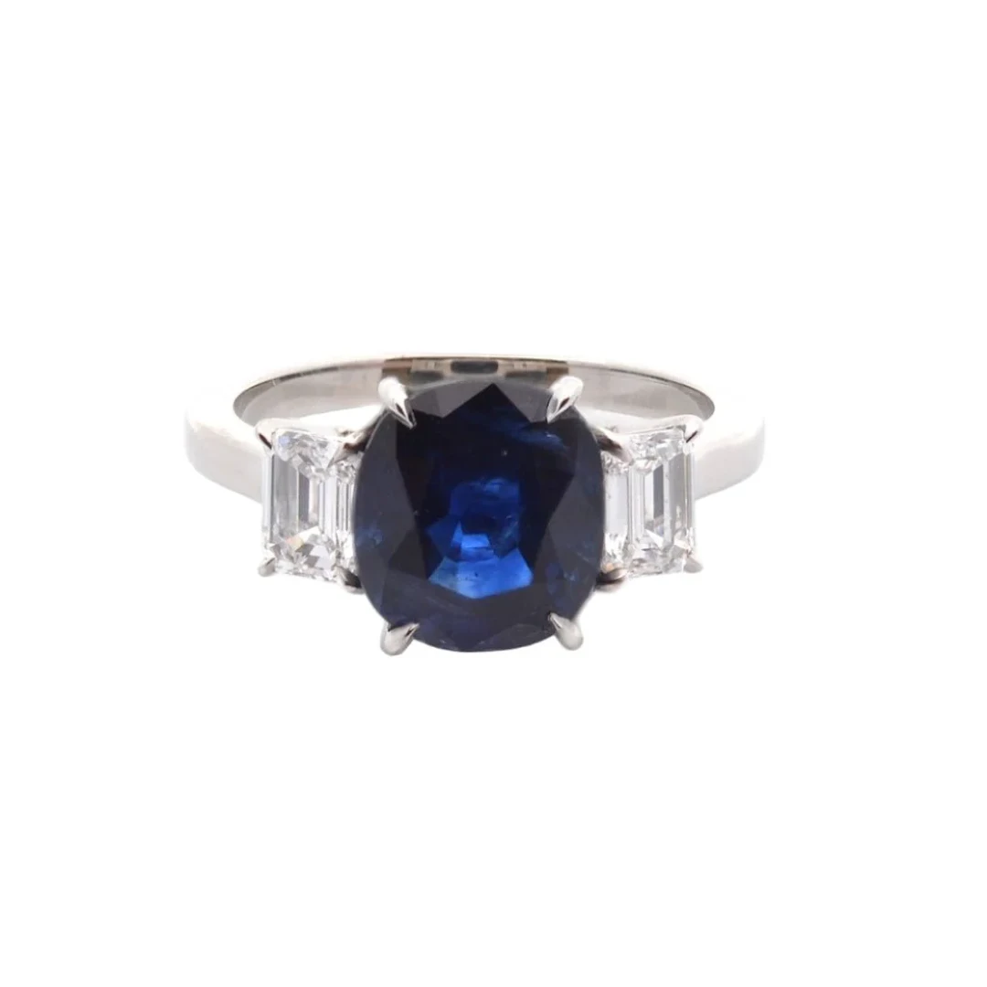 Trilogy ring in platinum, sapphire and diamonds