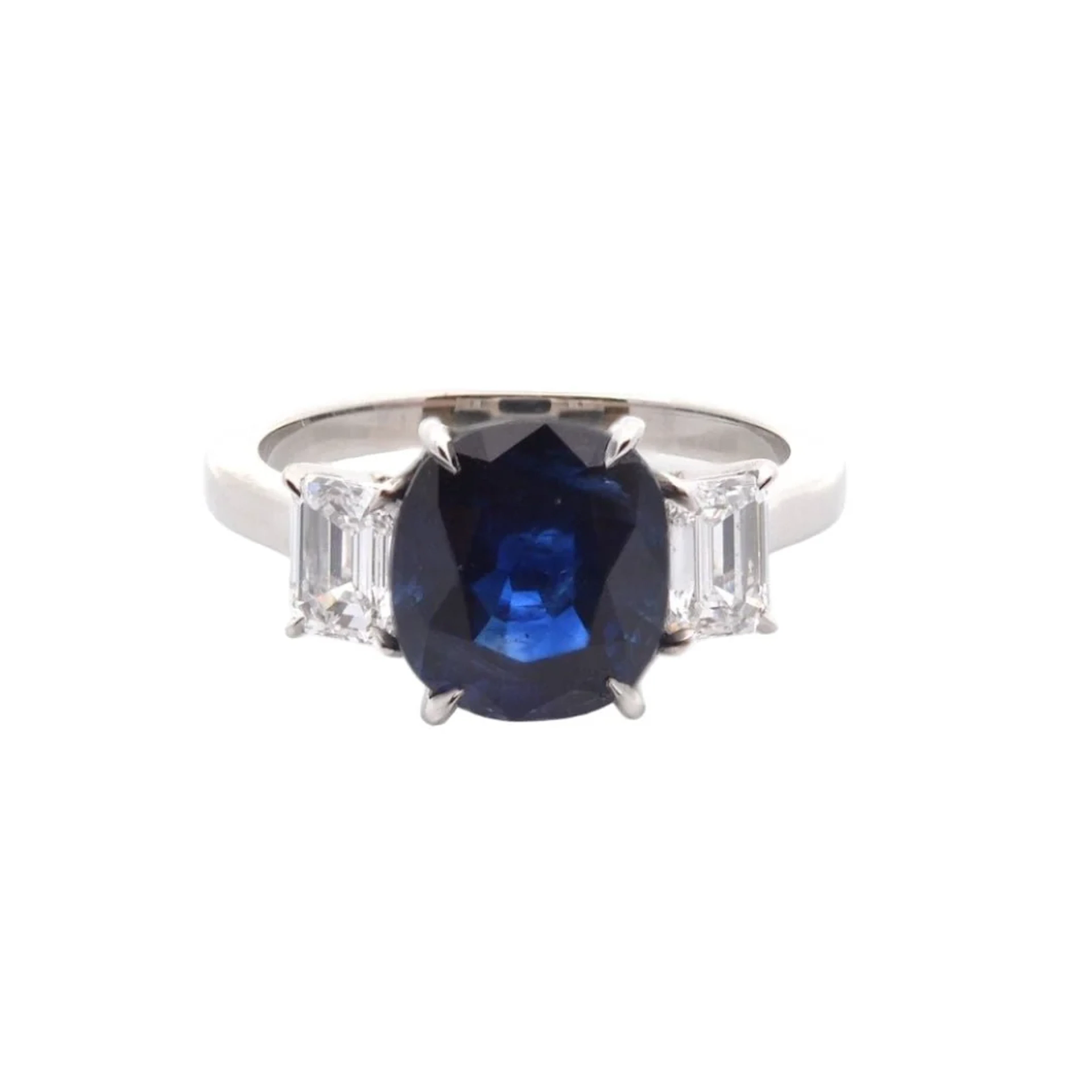 Trilogy ring in platinum, sapphire and diamonds