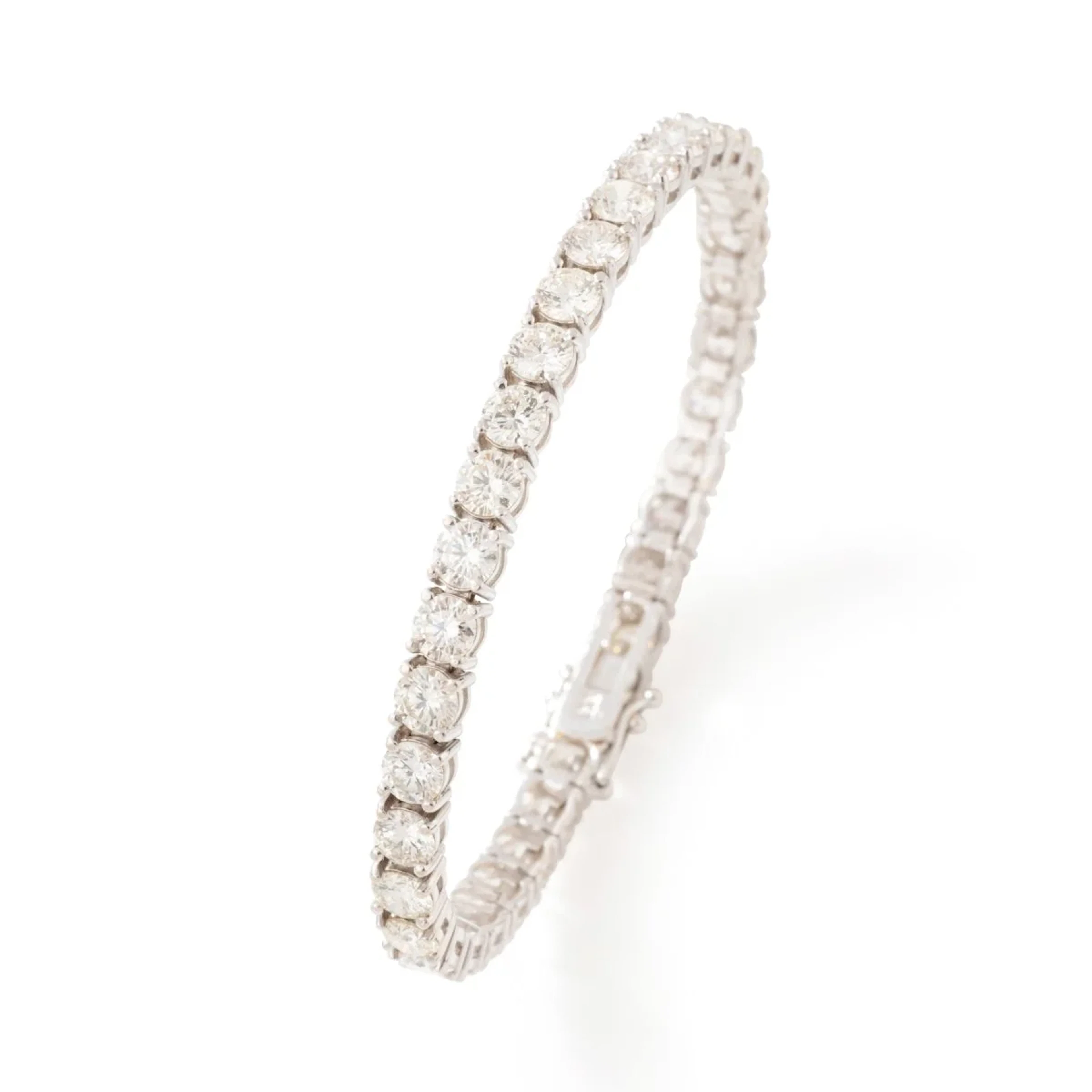 Tennis line bracelet in white gold and diamonds