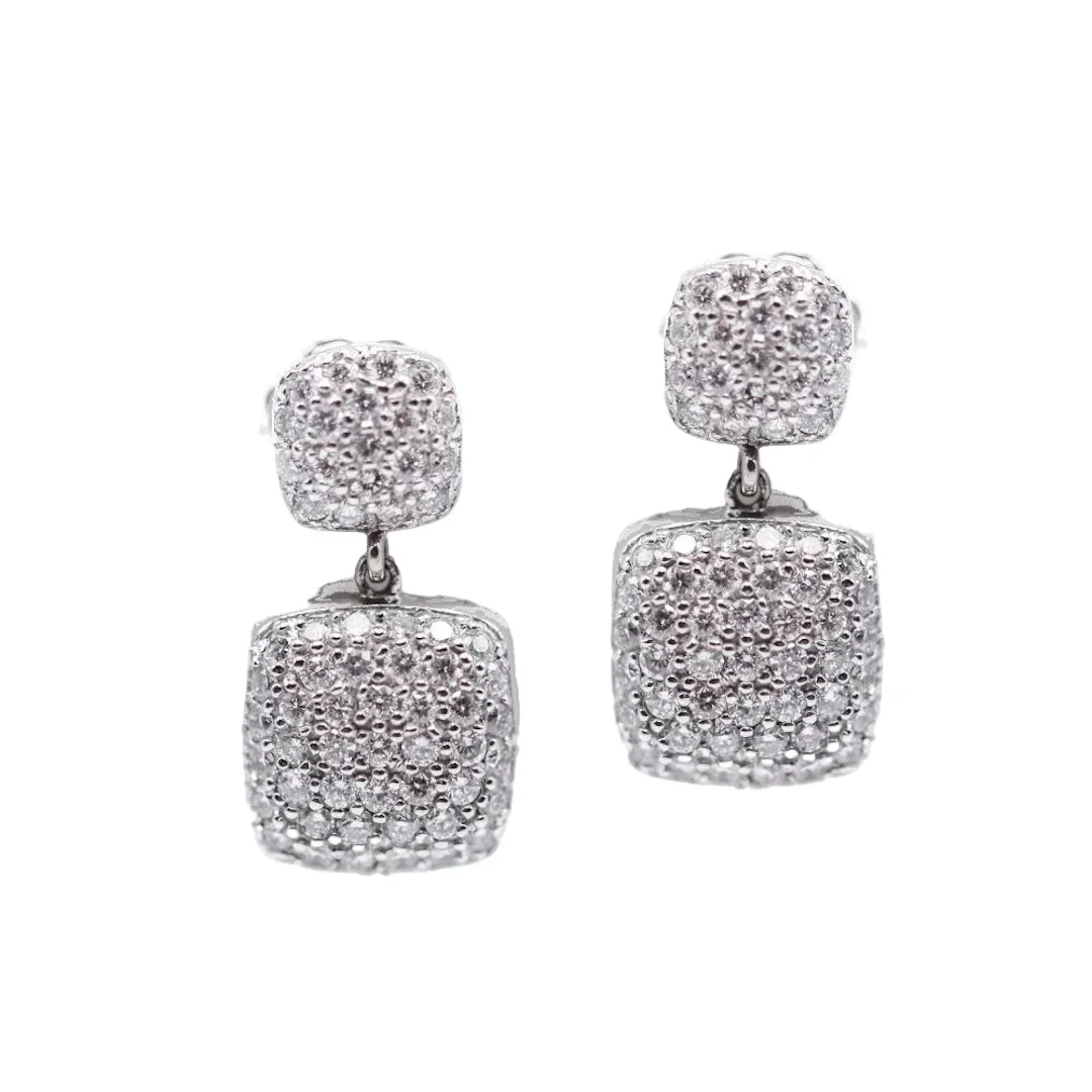 Earrings in white gold and diamonds.