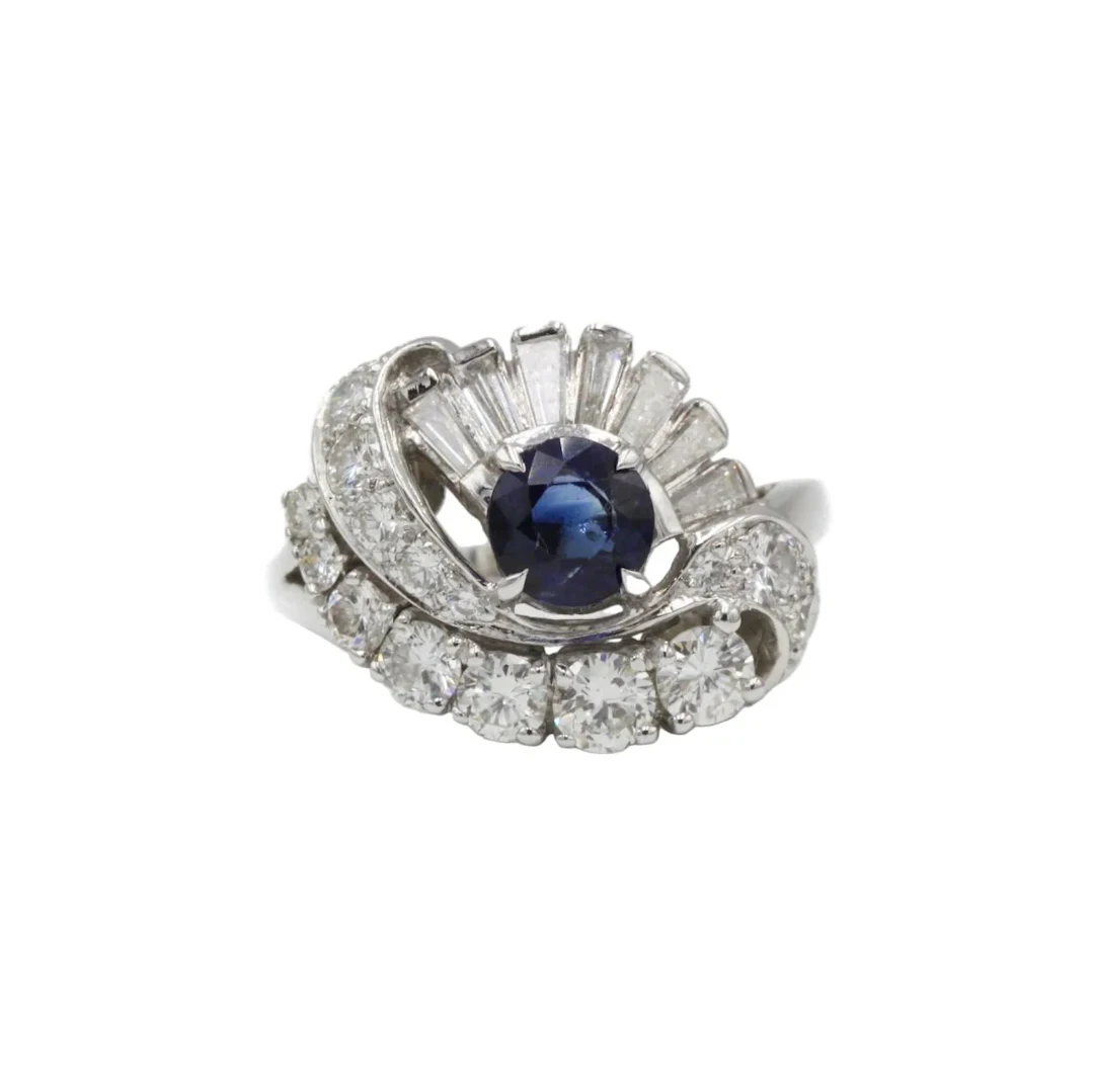 White gold, sapphire and diamond ring