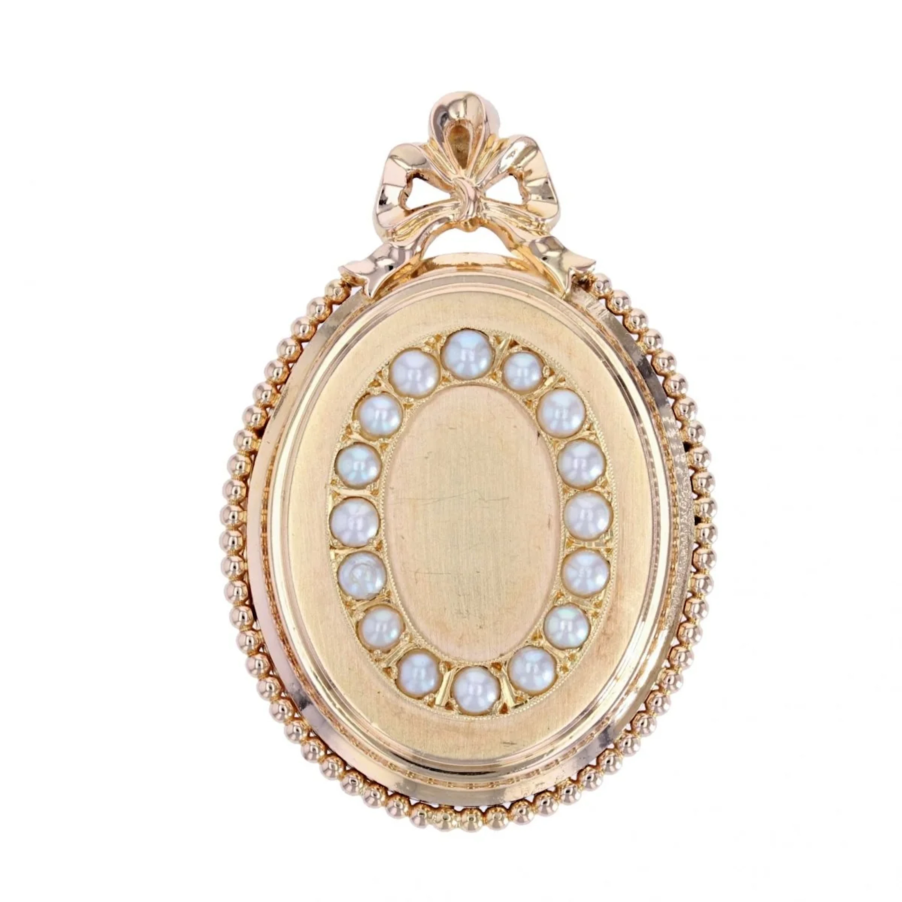Rose gold and pearl pendant