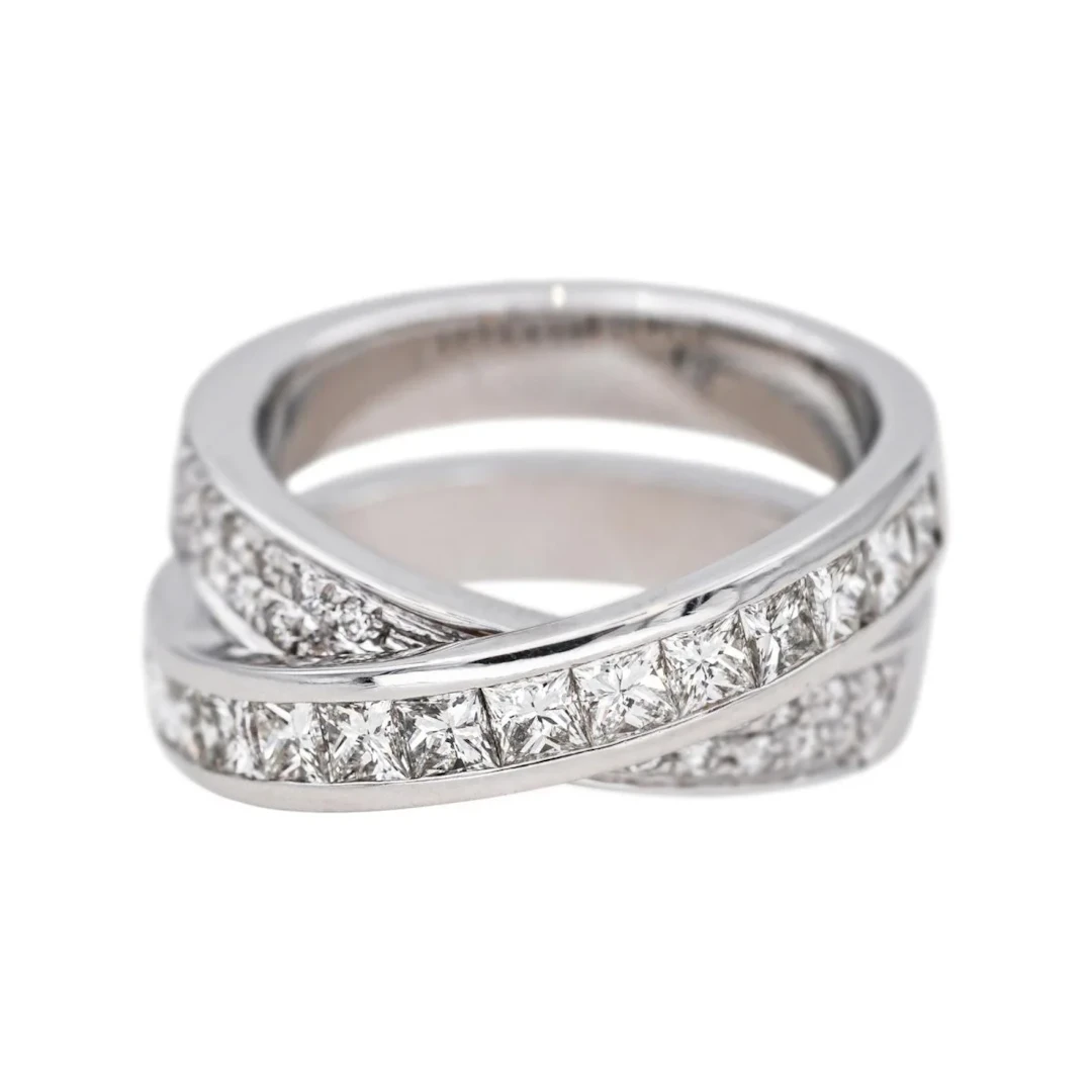 Pavée ring in white gold and diamonds