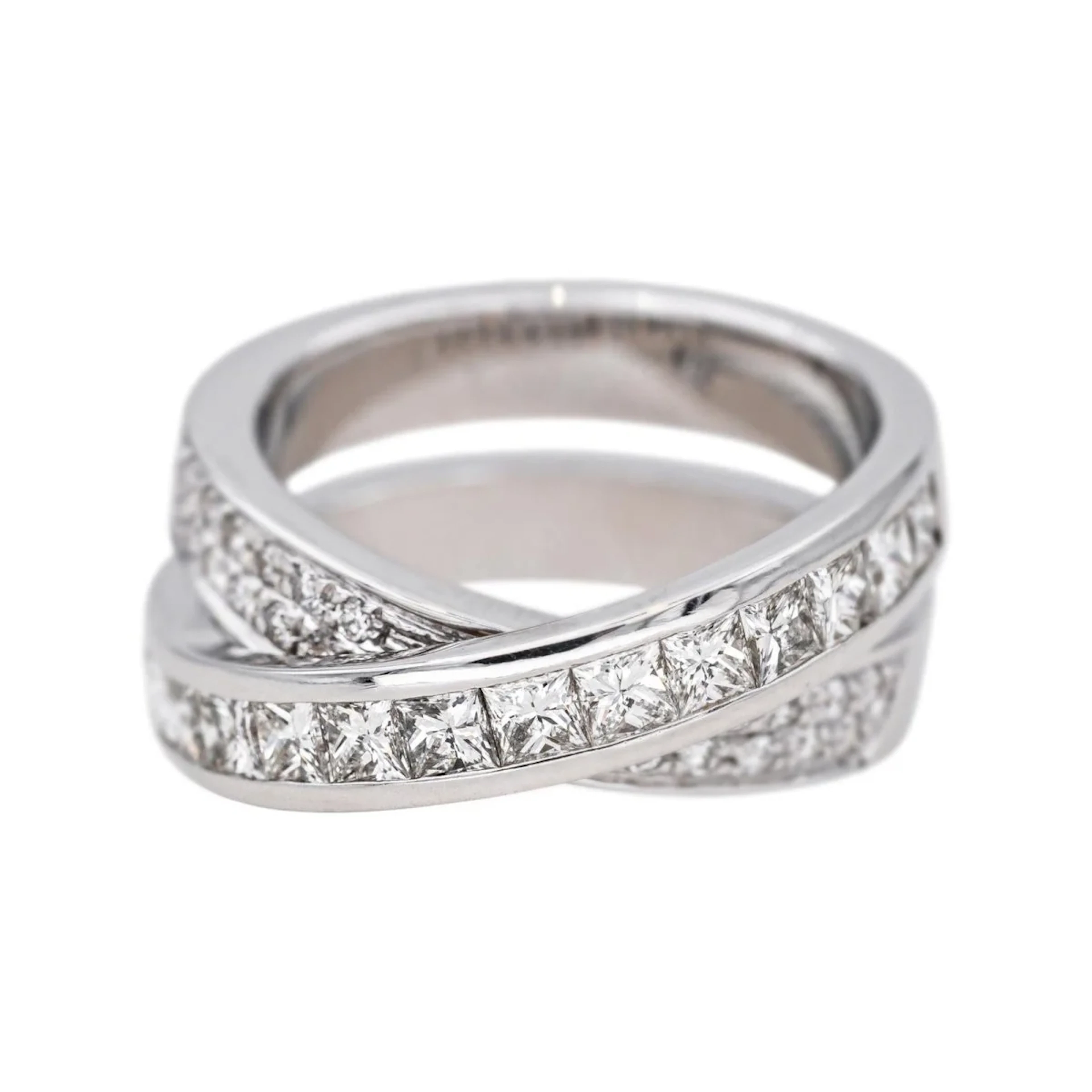 Pavée ring in white gold and diamonds