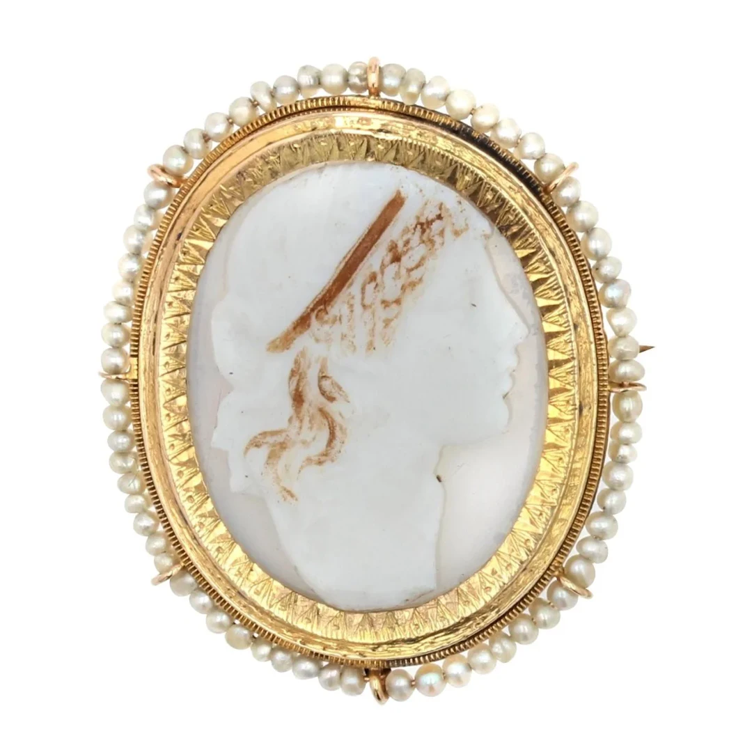 Brooch Cameo in yellow gold and pearls