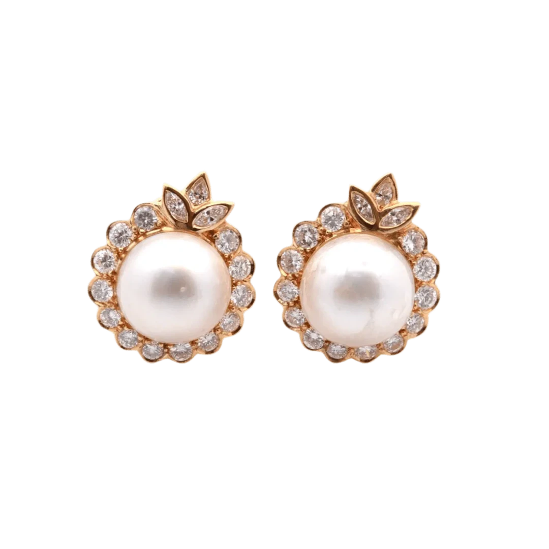 Earrings in yellow gold, pearls and diamonds.