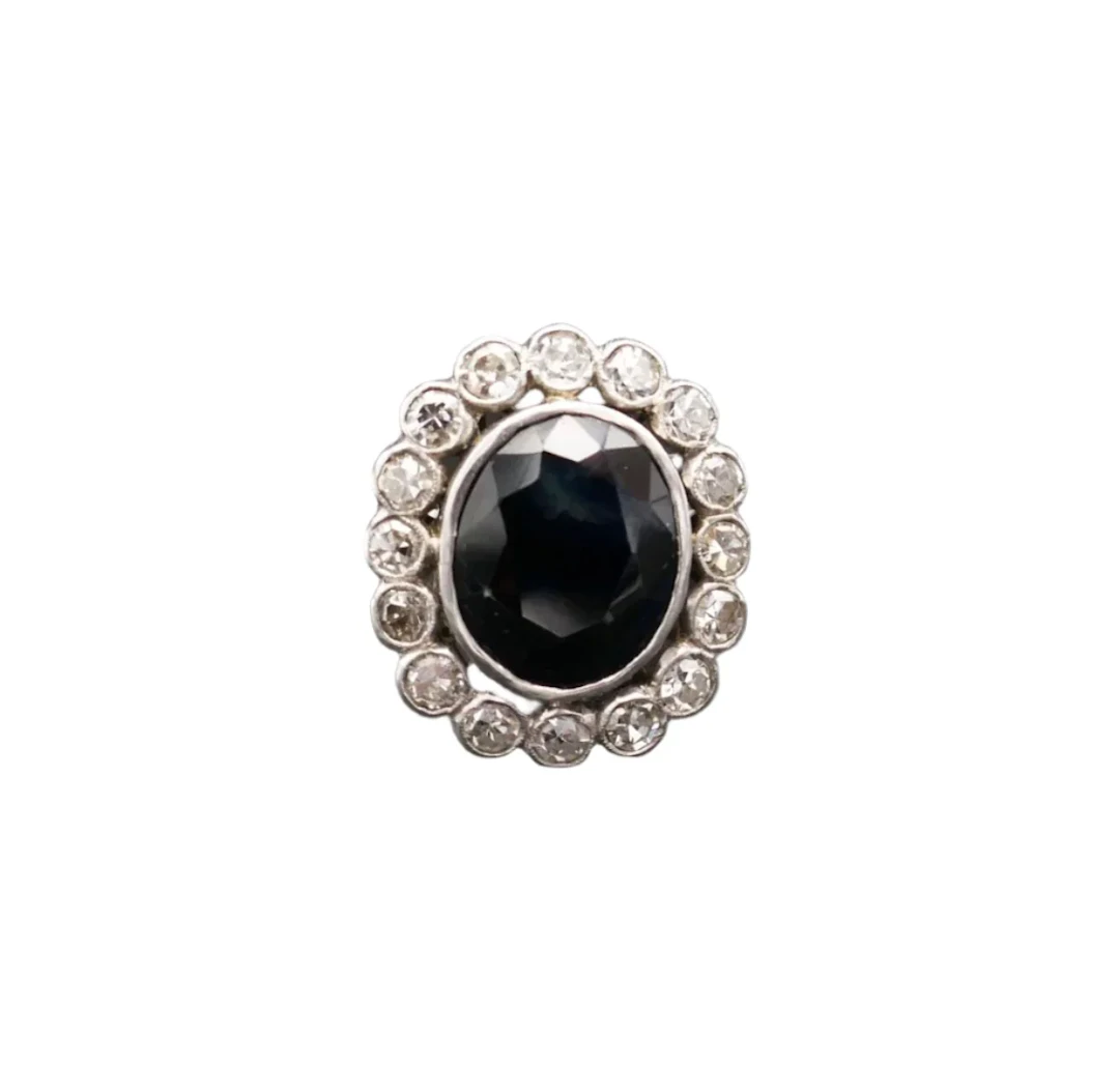 Art Deco ring in platinum sapphire and diamonds
