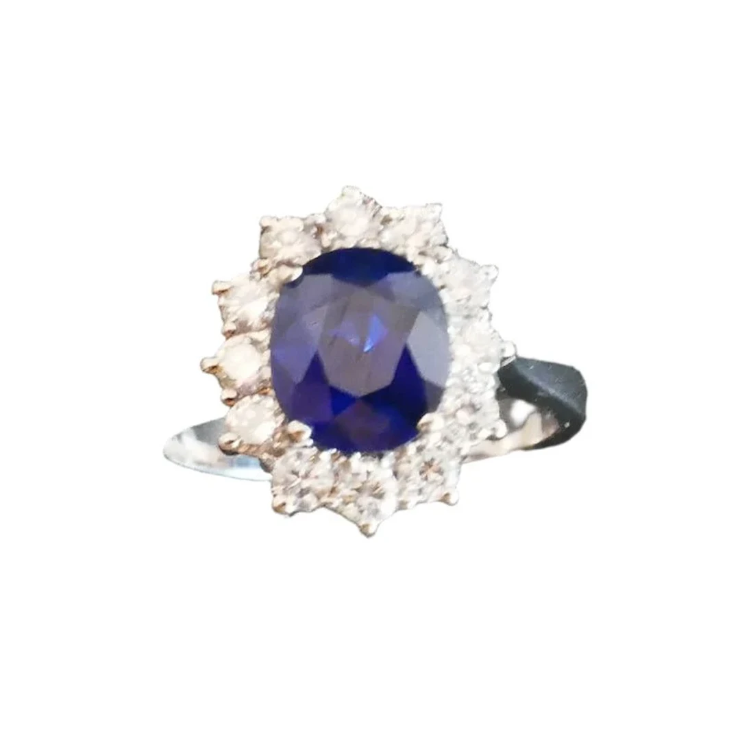 Daisy ring in white gold, natural sapphire and diamonds