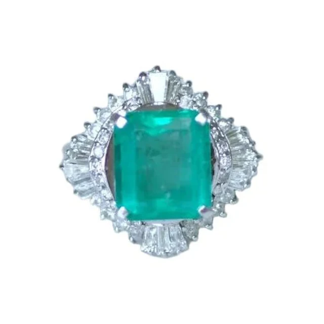 Bague Entourage en platine, émeraude et diamants